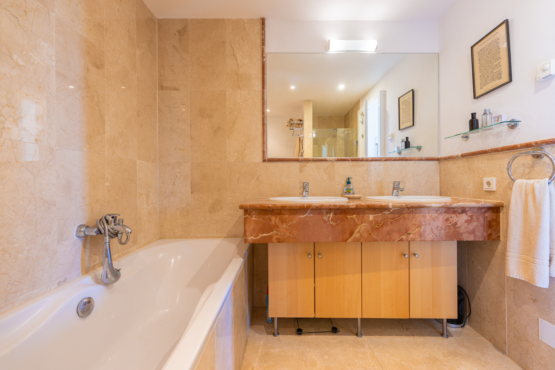 Corner Apartment with Sea Views & Pool in Calahonda — Calahonda