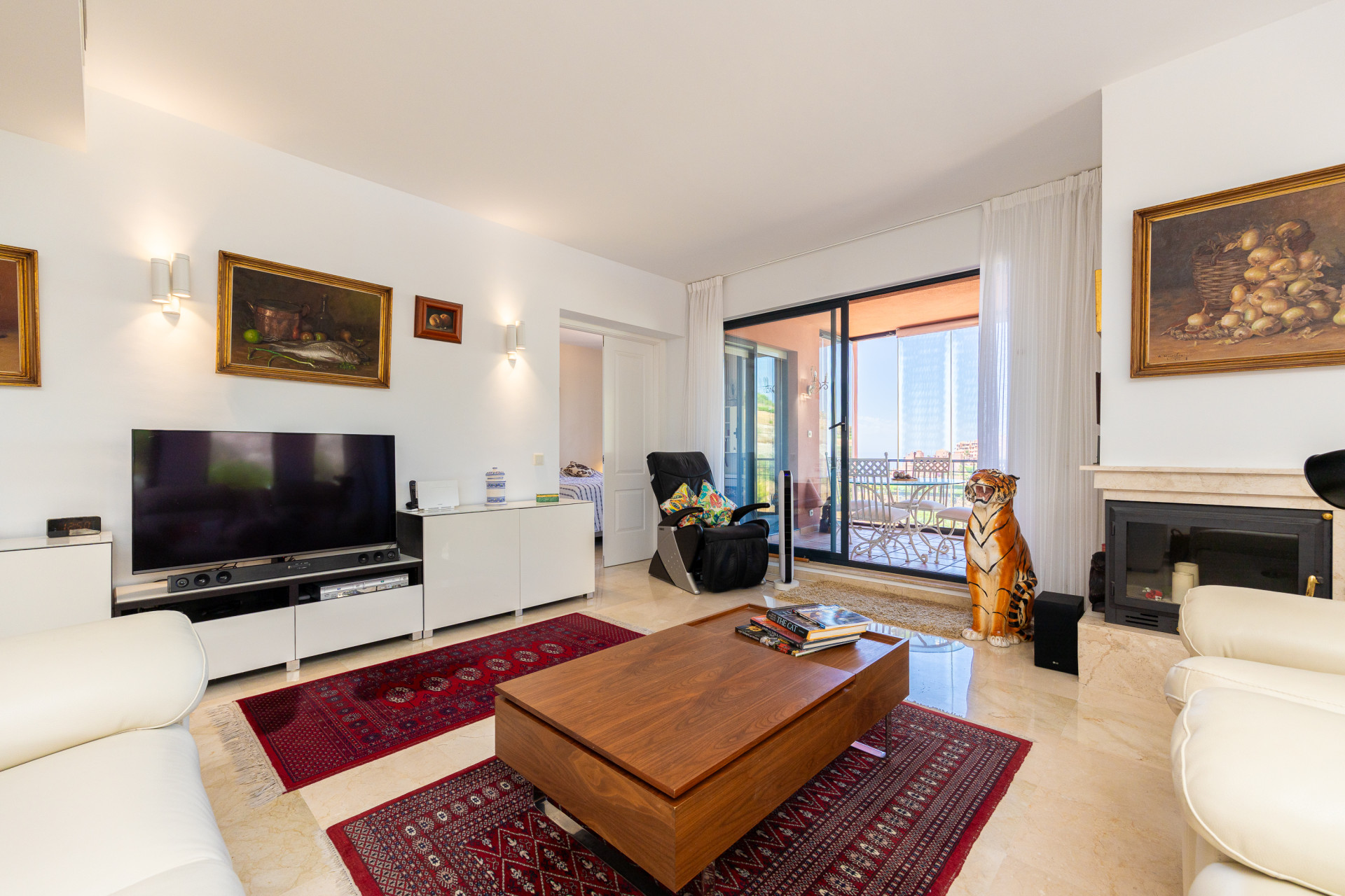 Corner Apartment with Sea Views & Pool in Calahonda — Calahonda