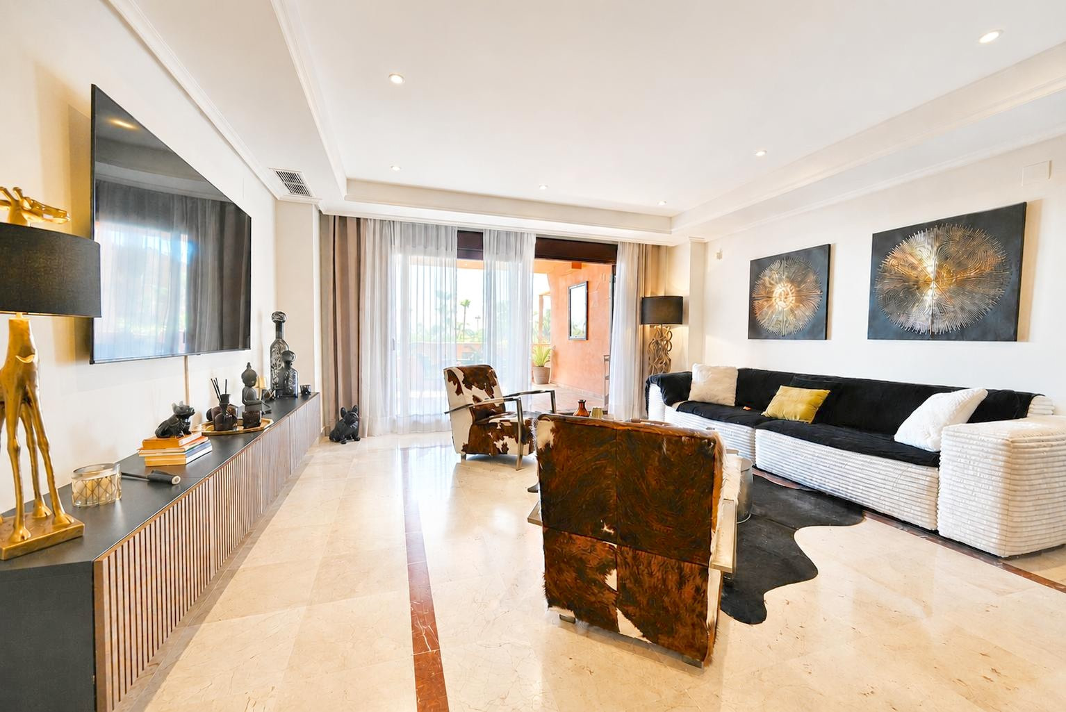 2-Bed Ground-Floor Apartment with Garden & Pool, La Mairena — Marbella Este - La Mairena