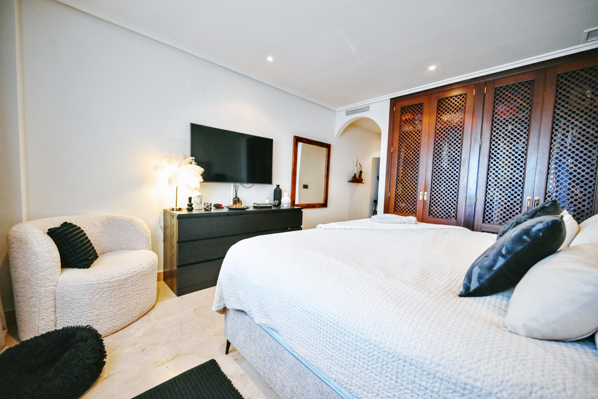 2-Bed Ground-Floor Apartment with Garden & Pool, La Mairena — Marbella Este - La Mairena
