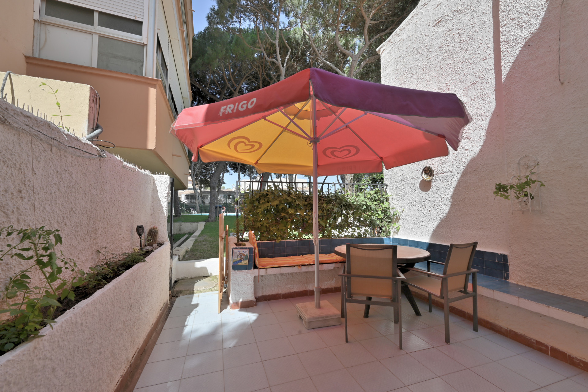 Charming 3-Bed Townhouse with Pool in Calypso, Calahonda — Calahonda
