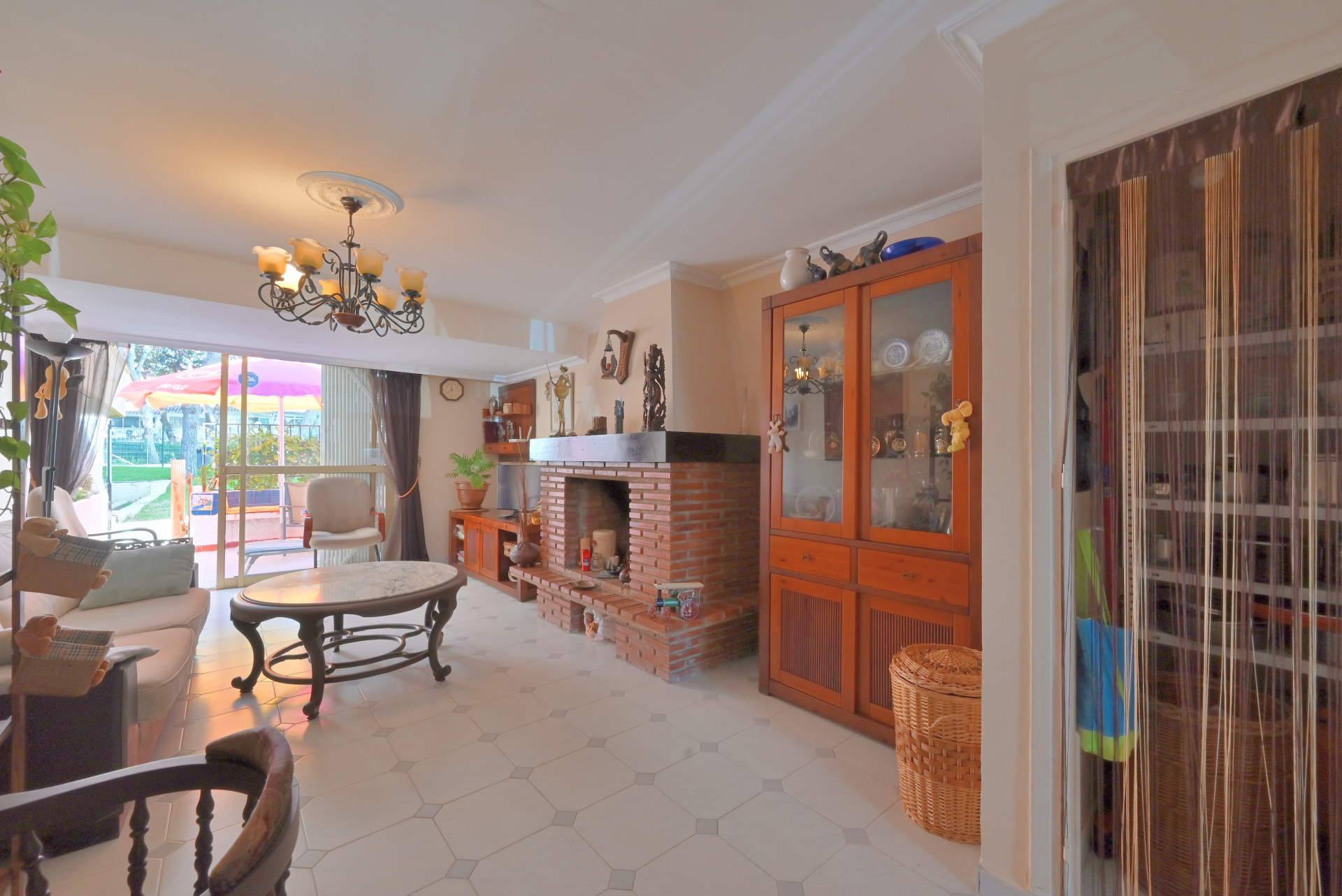 Charming 3-Bed Townhouse with Pool in Calypso, Calahonda — Calahonda