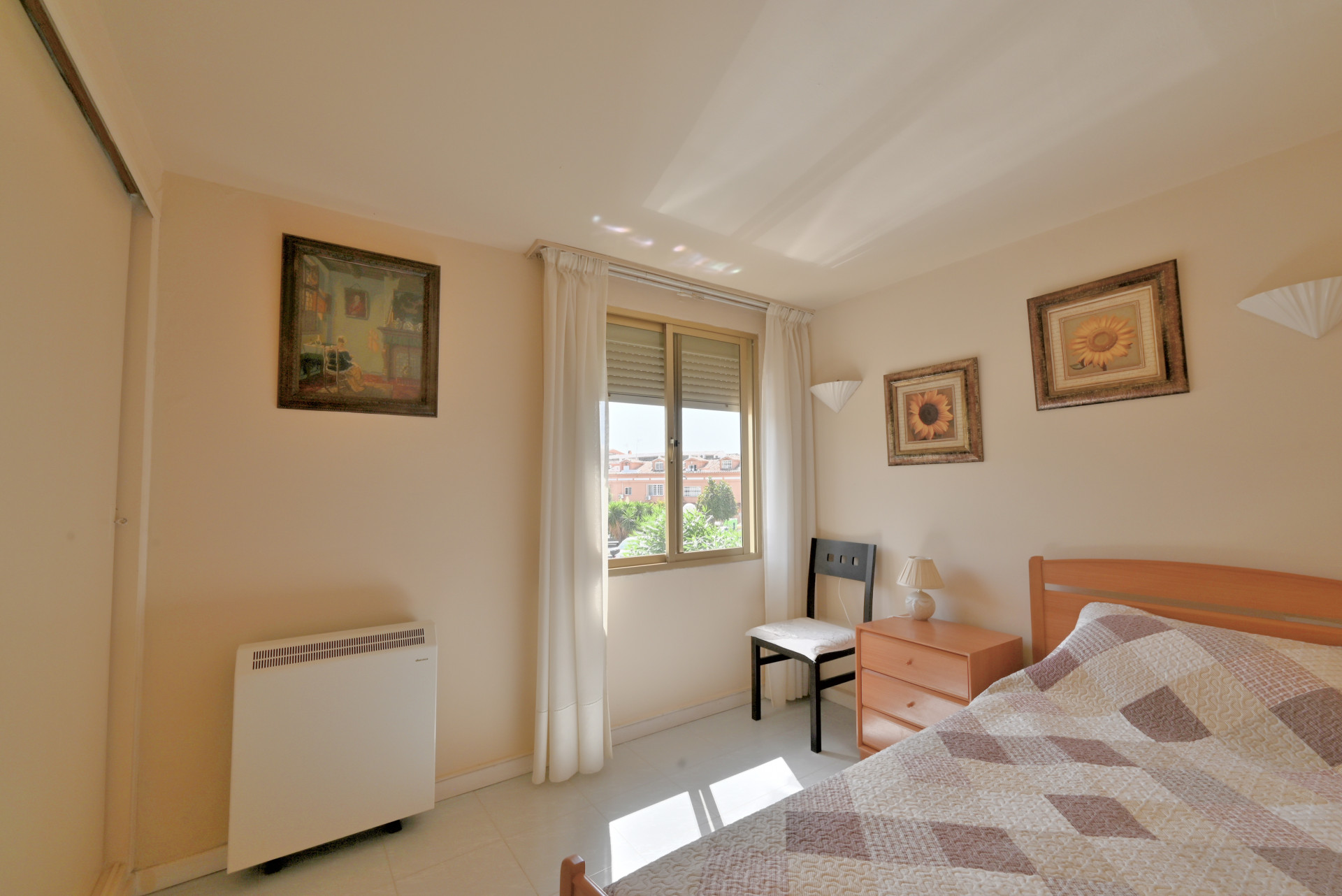 Charming 3-Bed Townhouse with Pool in Calypso, Calahonda — Calahonda
