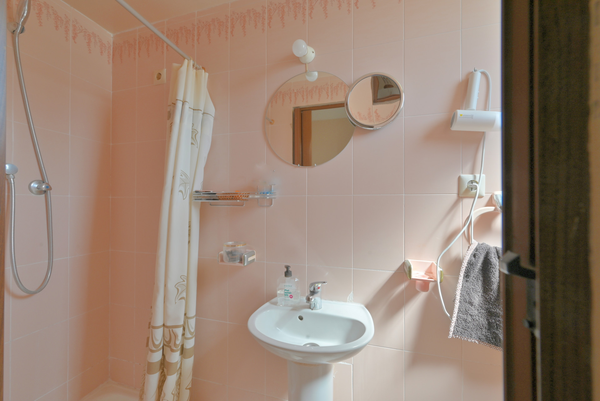 Charming 3-Bed Townhouse with Pool in Calypso, Calahonda — Calahonda