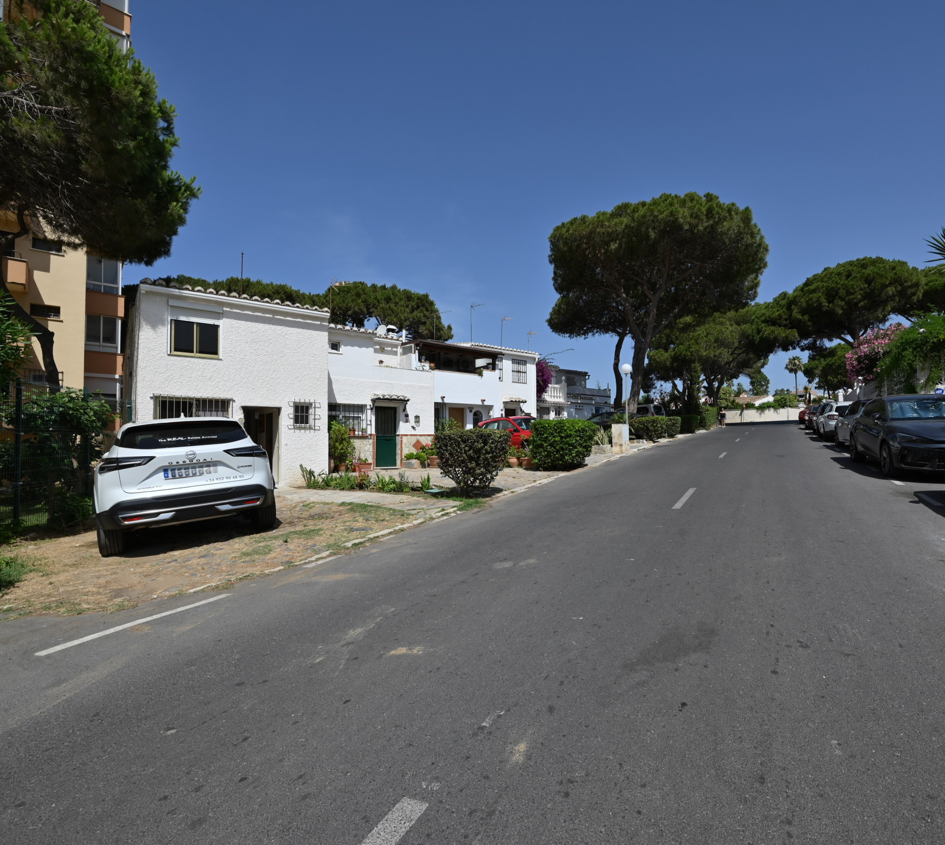 Charming 3-Bed Townhouse with Pool in Calypso, Calahonda — Calahonda