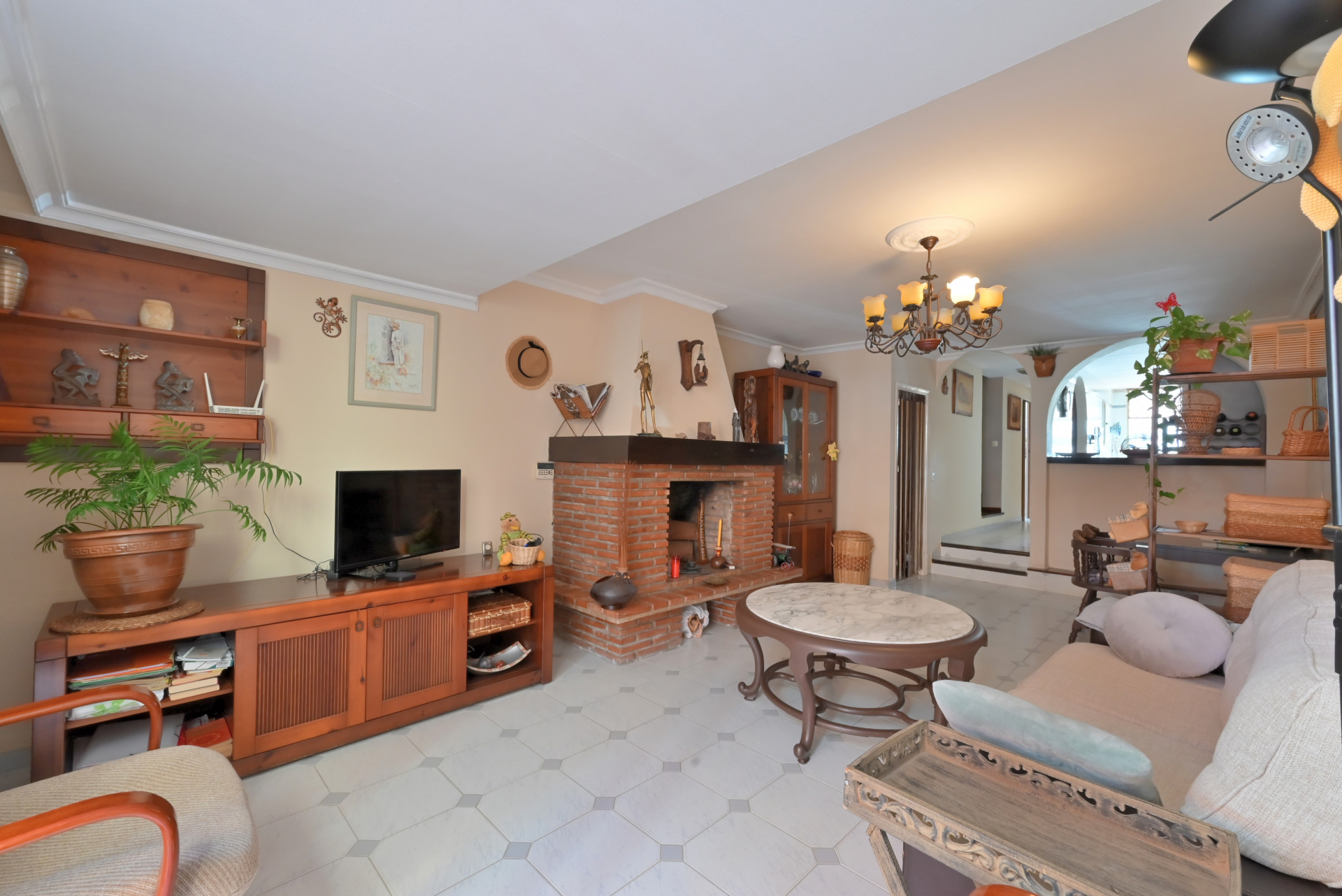 Charming 3-Bed Townhouse with Pool in Calypso, Calahonda — Calahonda