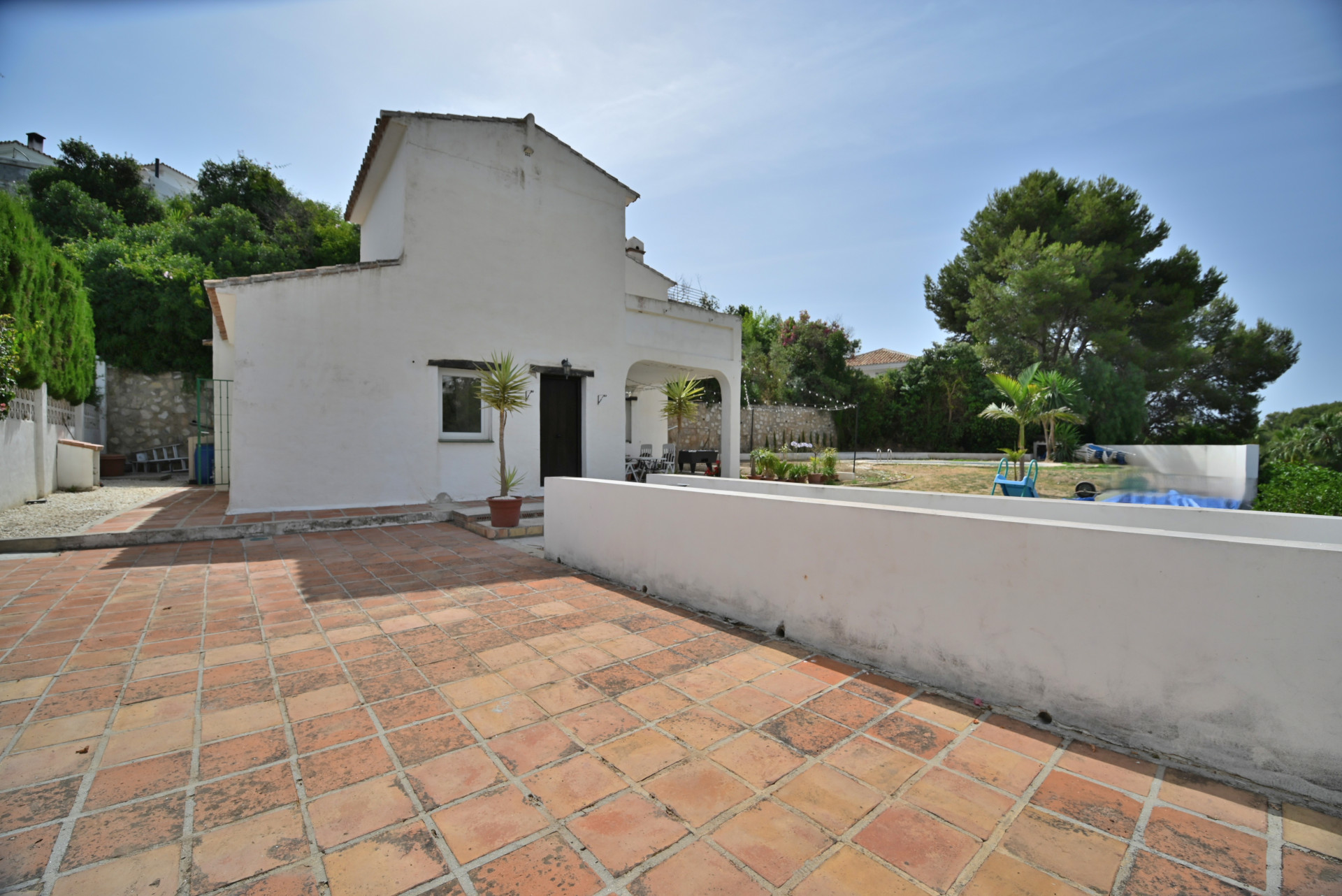 Two-Bedroom Villa with Pool & Development Potential in Calahonda — Calahonda