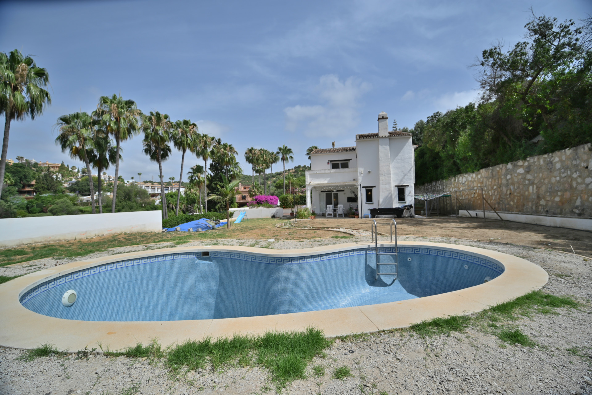 Two-Bedroom Villa with Pool & Development Potential in Calahonda — Calahonda