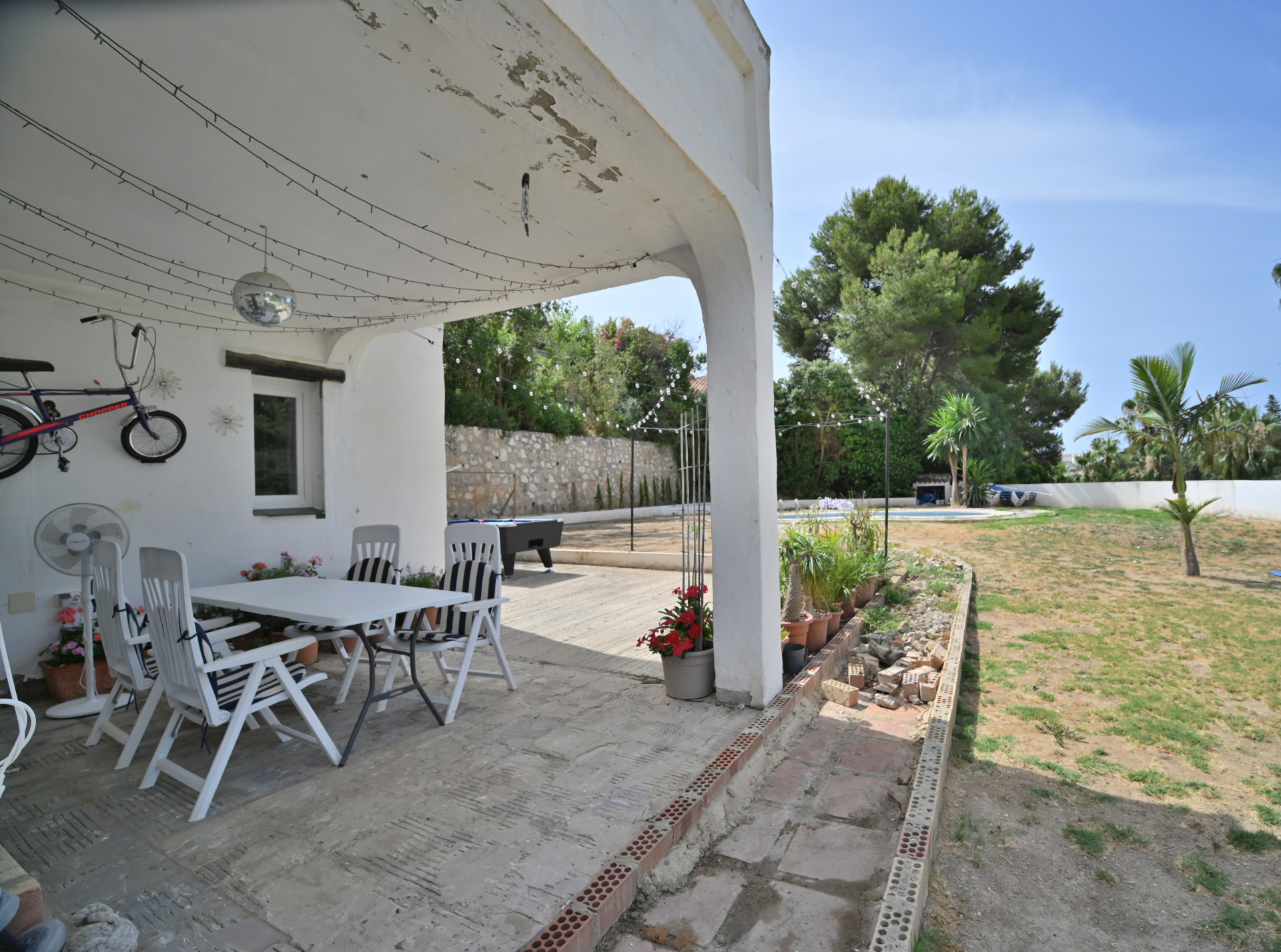 Two-Bedroom Villa with Pool & Development Potential in Calahonda — Calahonda