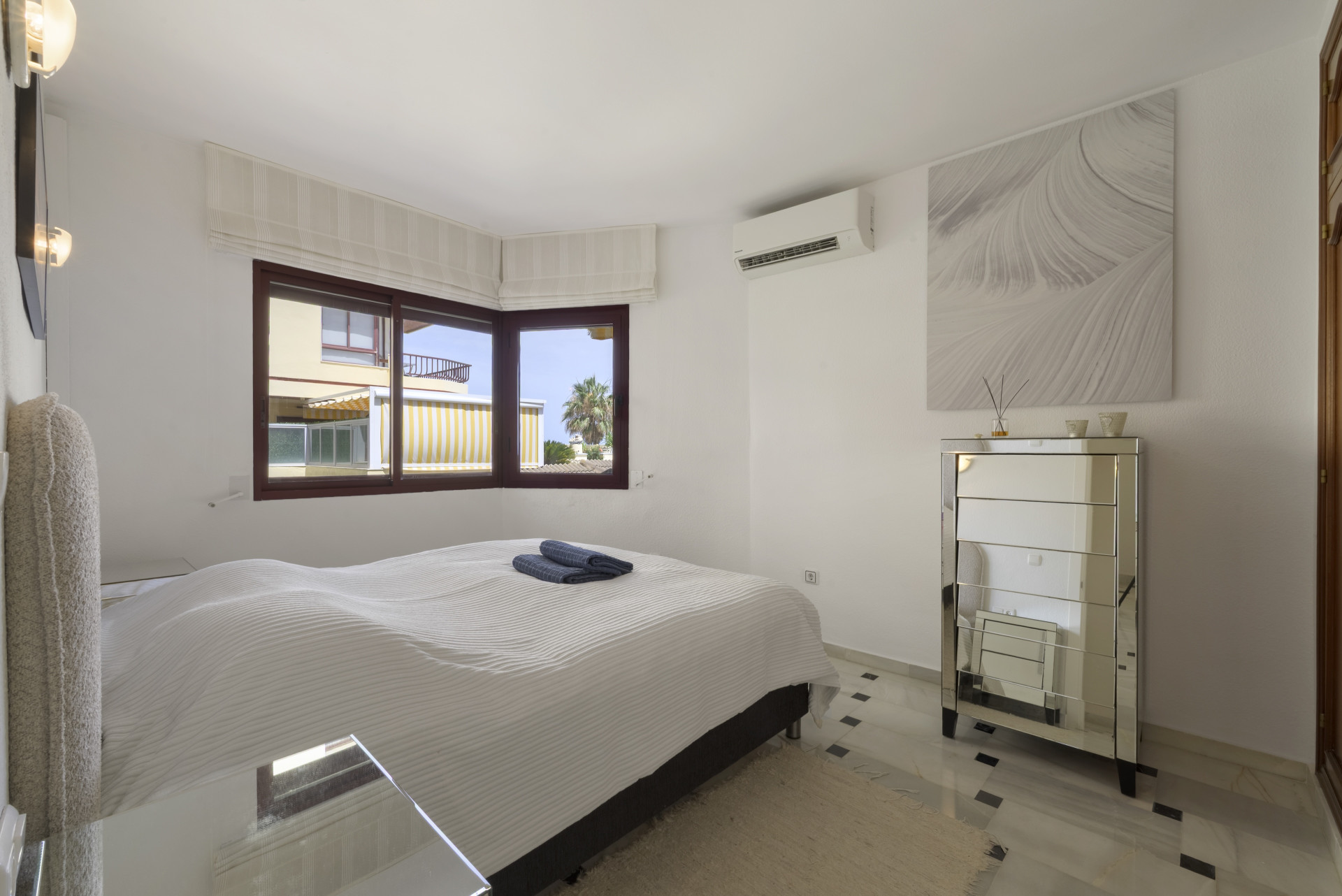 Beachfront 2-Bed Apartment with Sea Views, Riviera del Sol — Riviera del Sol