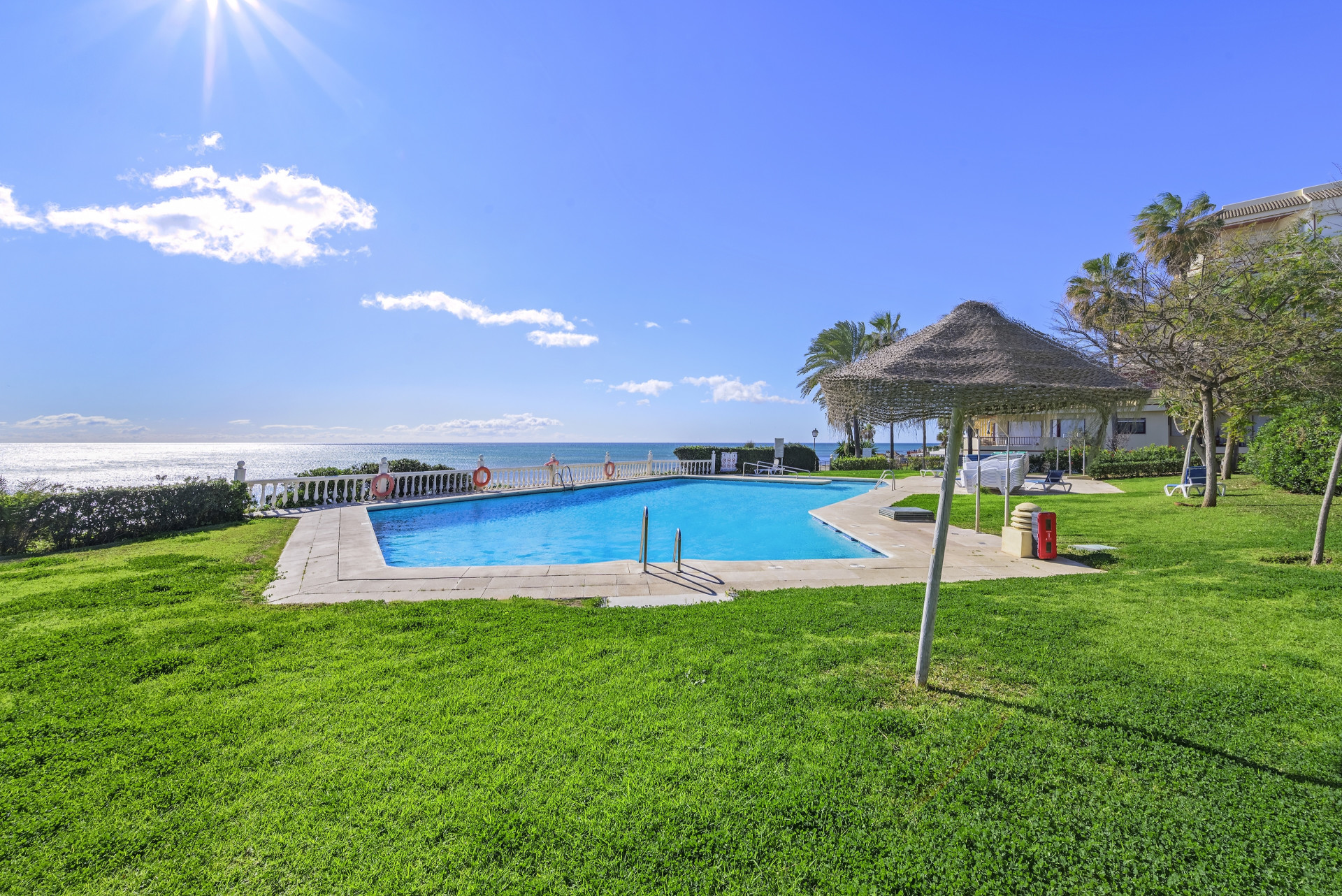 Beachfront 2-Bed Apartment with Sea Views, Riviera del Sol — Riviera del Sol