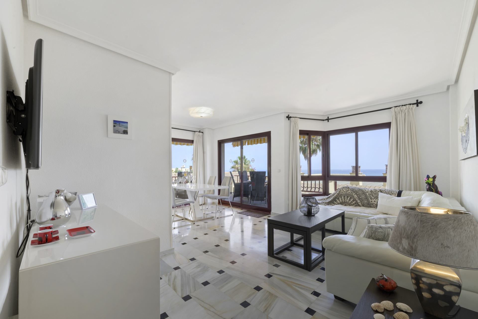 Beachfront 2-Bed Apartment with Sea Views, Riviera del Sol — Riviera del Sol