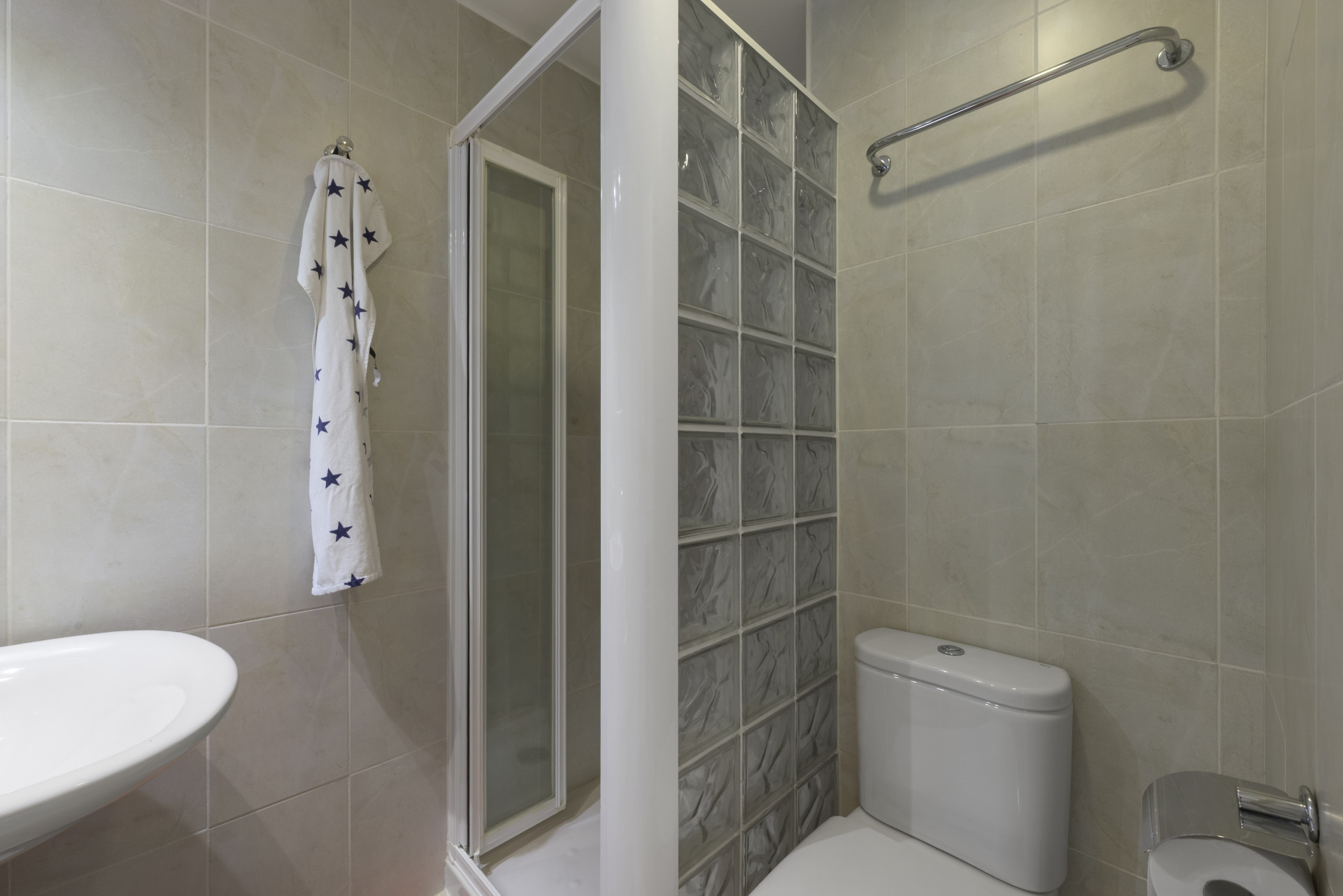 Beachfront 2-Bed Apartment with Sea Views, Riviera del Sol — Riviera del Sol