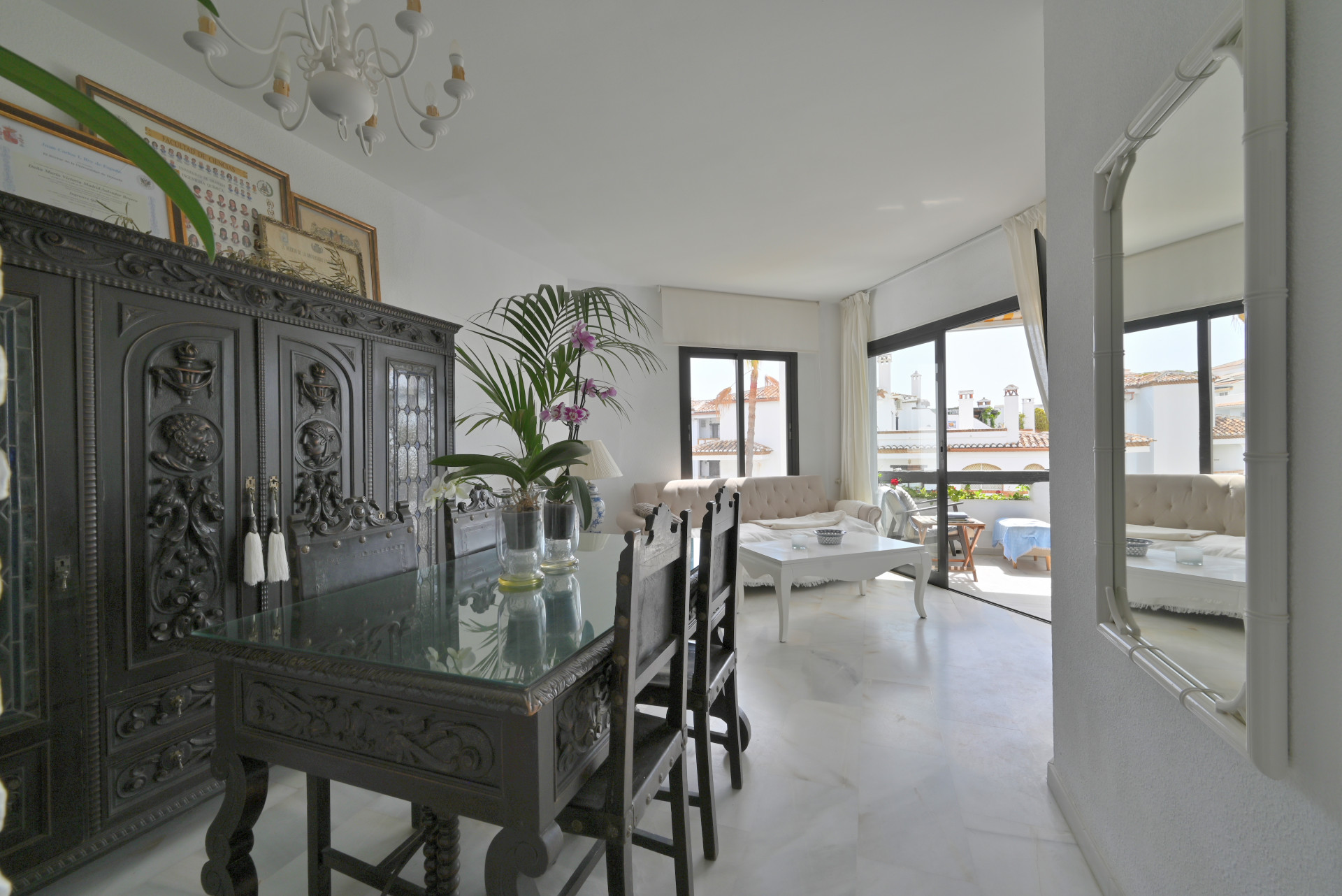 Two-Bedroom Apartment with Pool and Sea Views in Calahonda Park — Calahonda