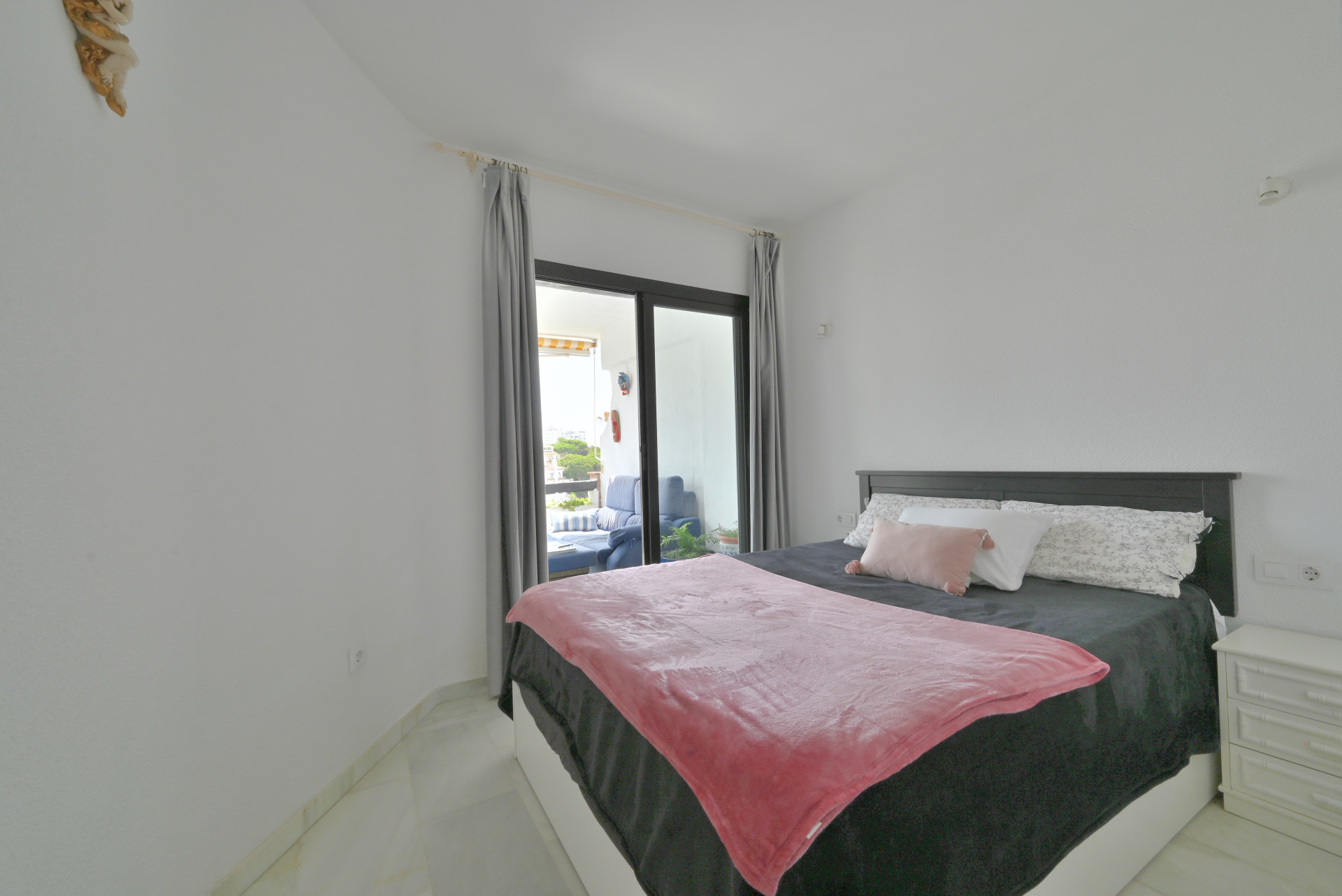 Two-Bedroom Apartment with Pool and Sea Views in Calahonda Park — Calahonda