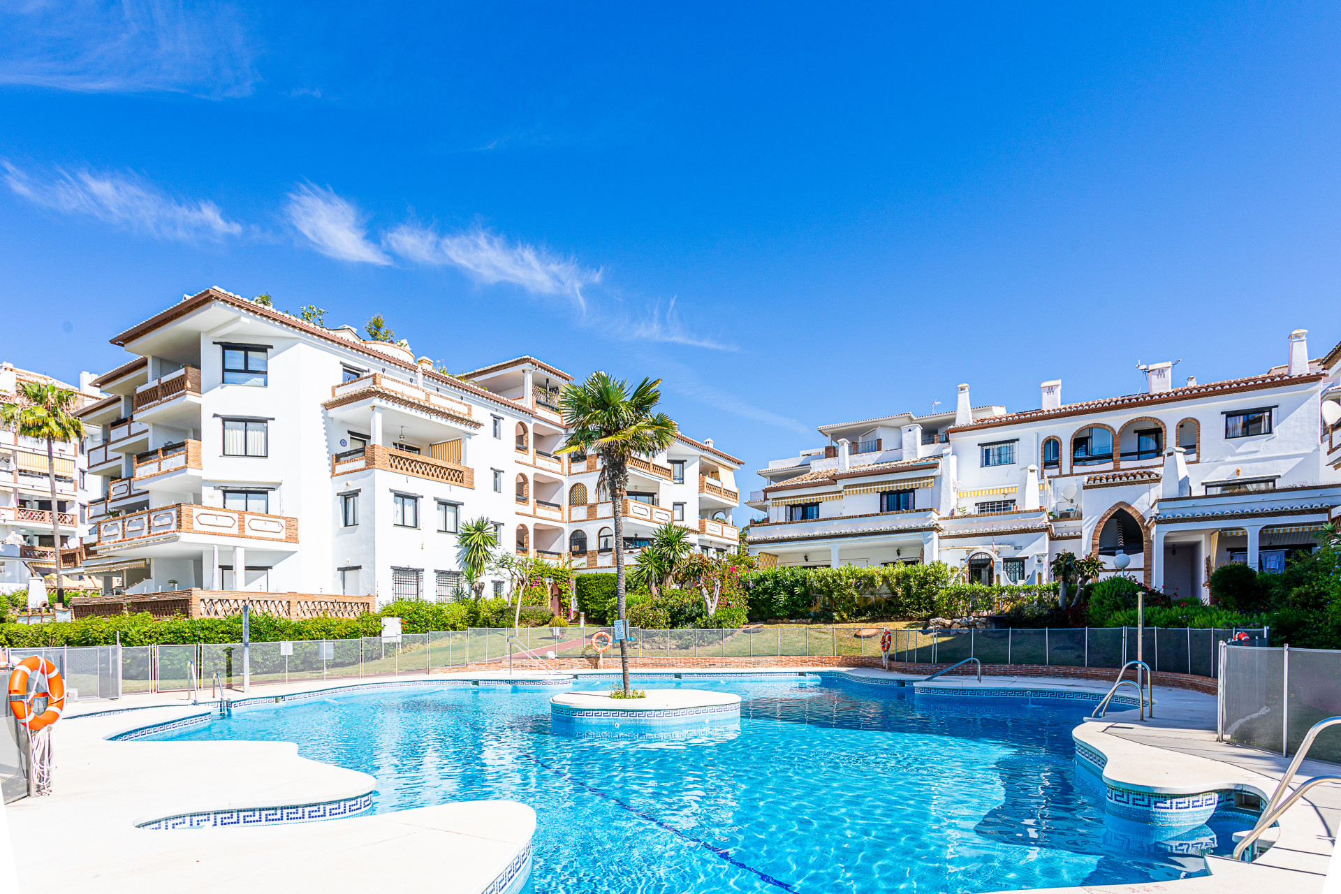 Two-Bedroom Apartment with Pool and Sea Views in Calahonda Park — Calahonda
