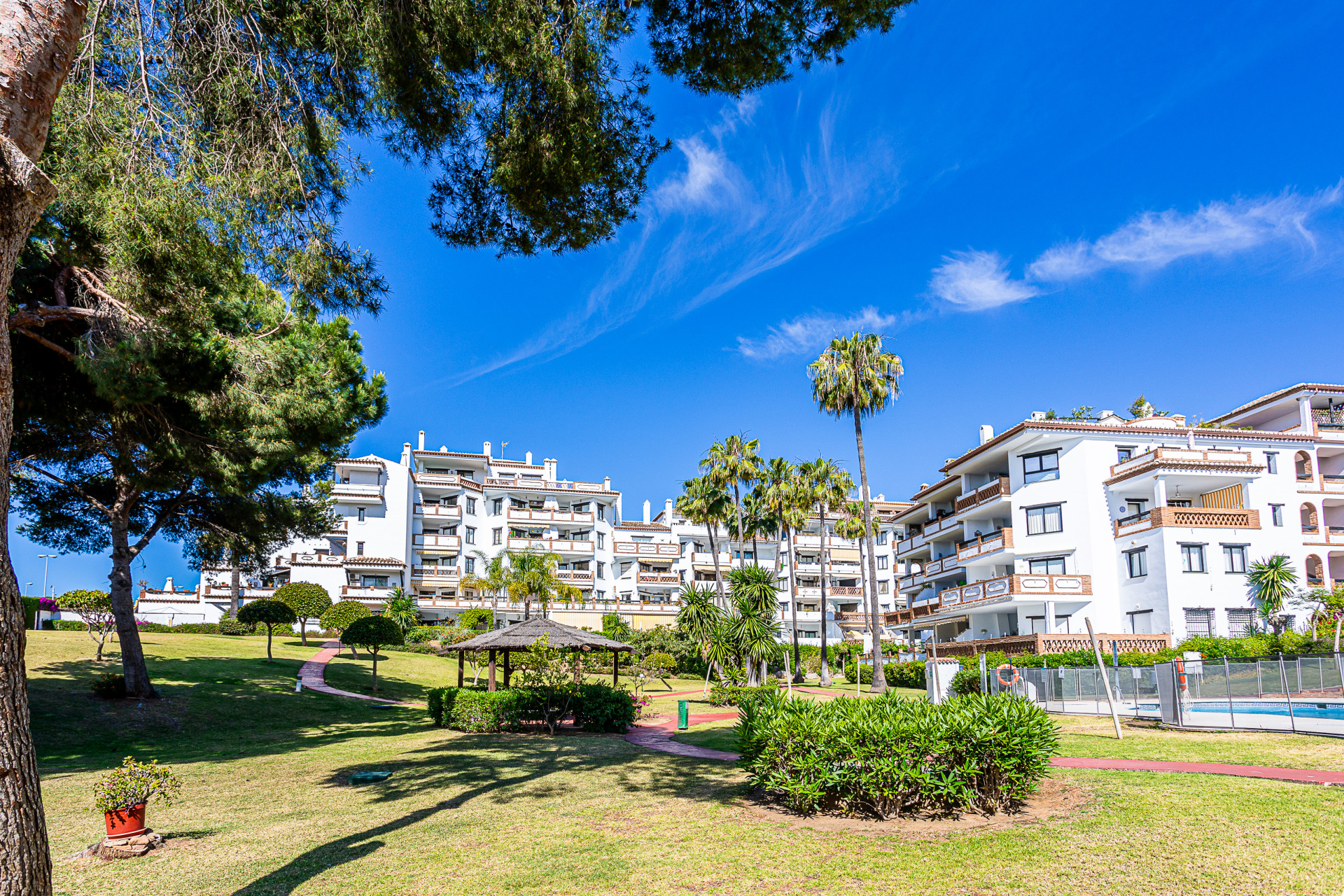 Two-Bedroom Apartment with Pool and Sea Views in Calahonda Park — Calahonda
