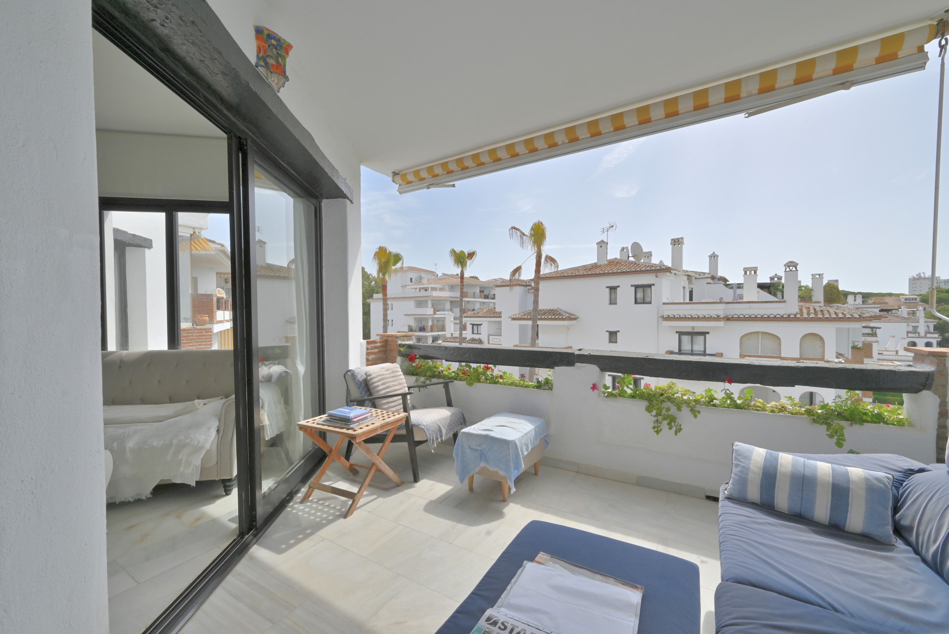 Two-Bedroom Apartment with Pool and Sea Views in Calahonda Park — Calahonda