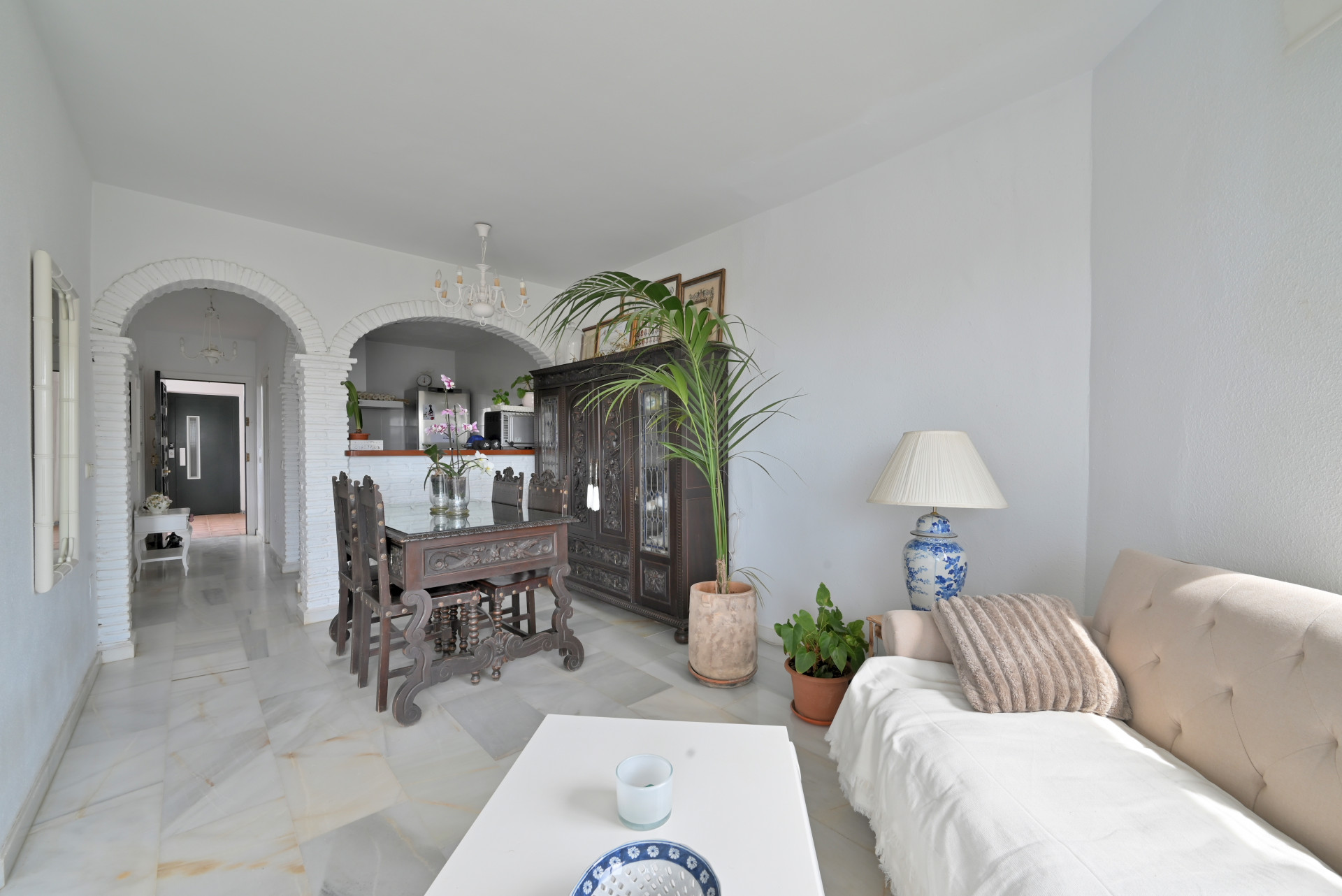 Two-Bedroom Apartment with Pool and Sea Views in Calahonda Park — Calahonda