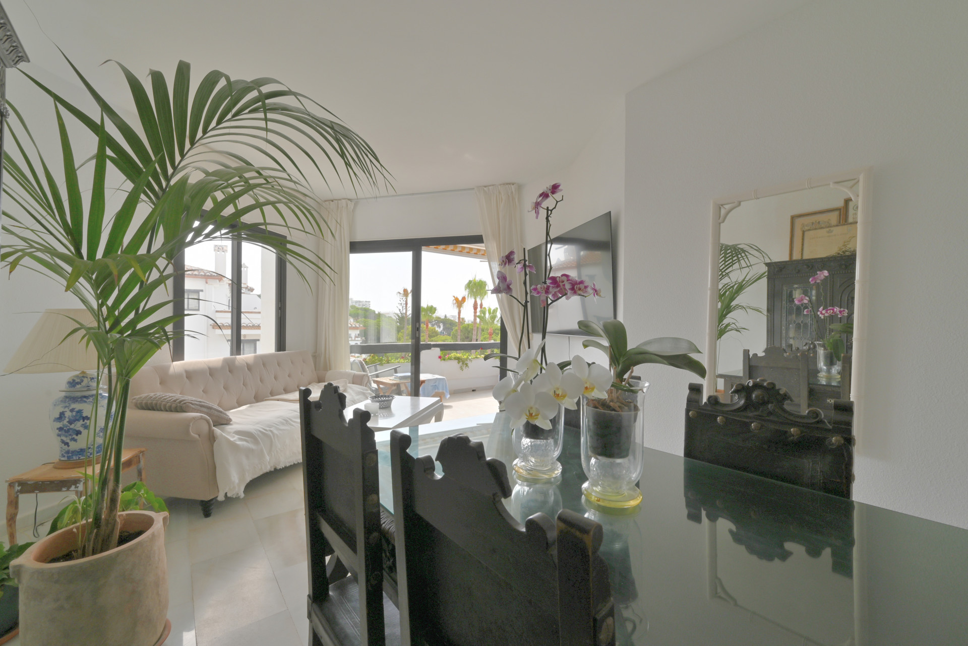 Two-Bedroom Apartment with Pool and Sea Views in Calahonda Park — Calahonda