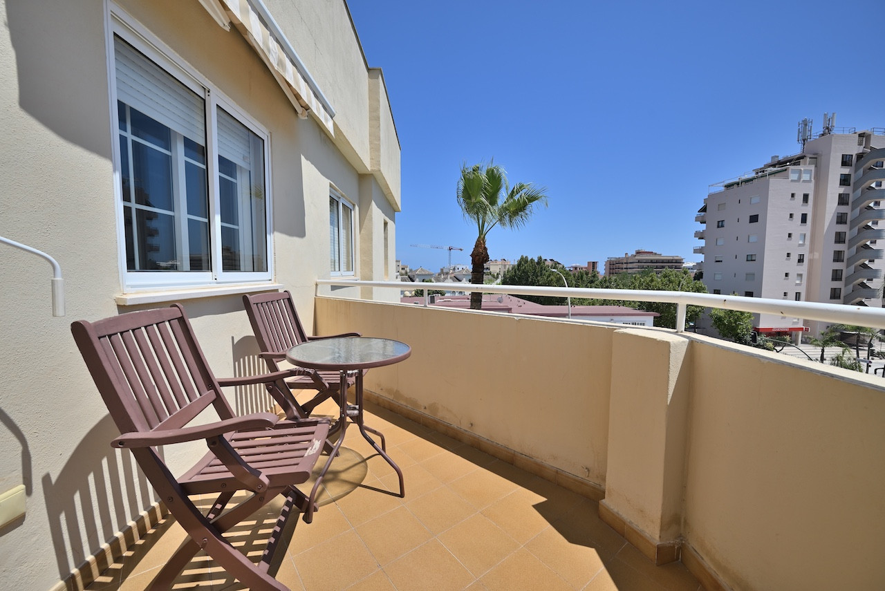 2-Bed Sea View Apartment with Tourist License in La Carihuela — La Carihuela