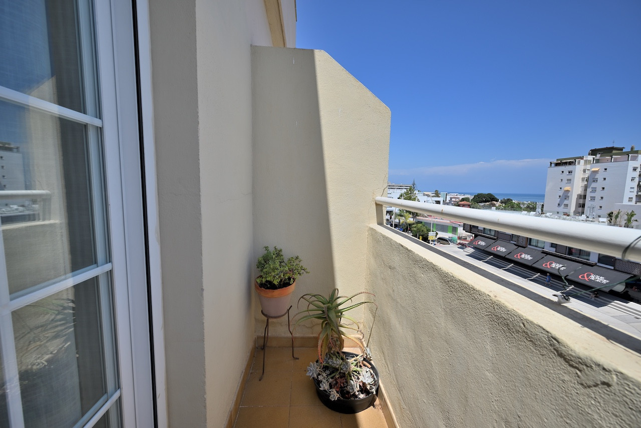 2-Bed Sea View Apartment with Tourist License in La Carihuela — La Carihuela