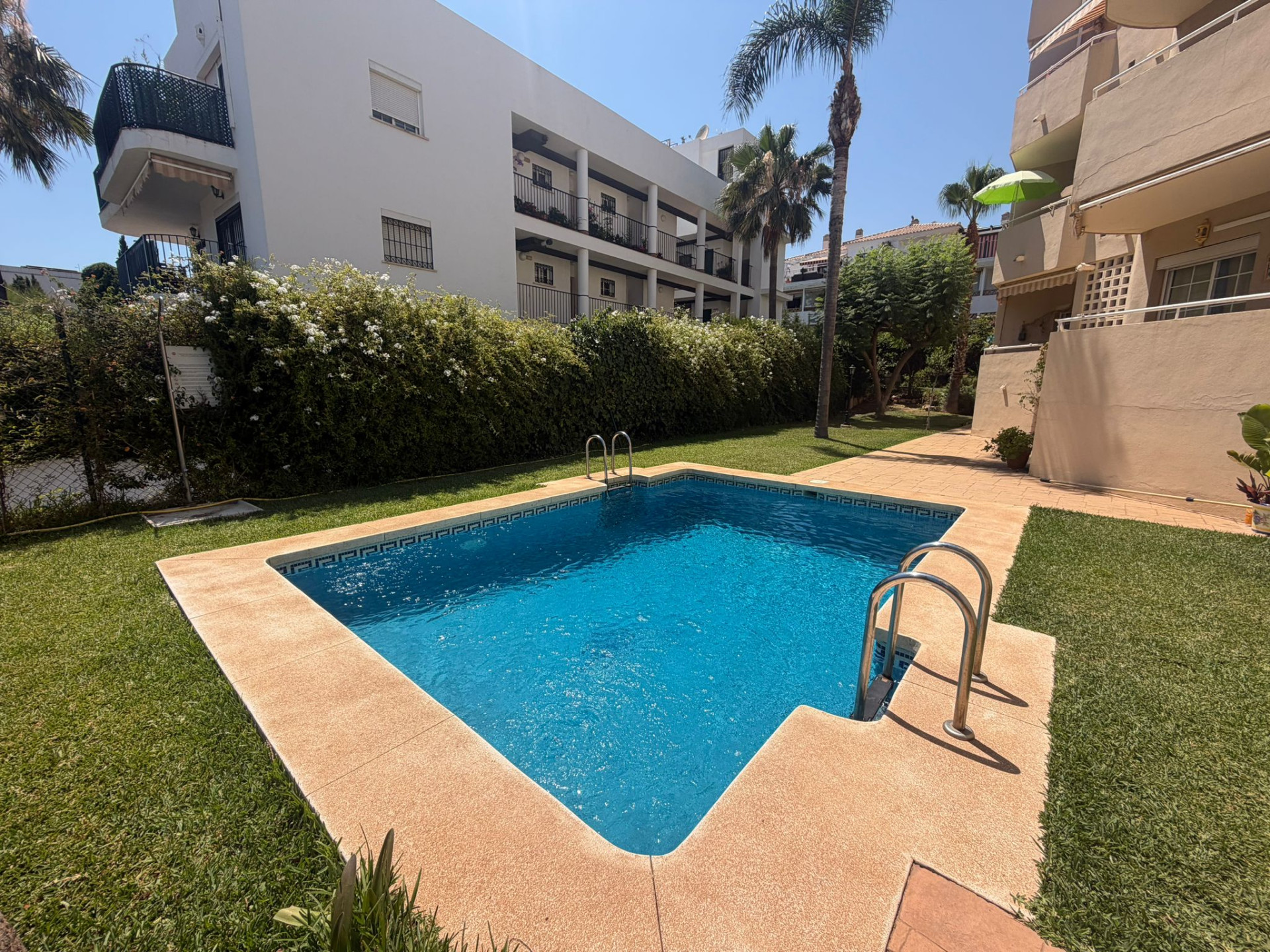 2-Bed Sea View Apartment with Tourist License in La Carihuela — La Carihuela