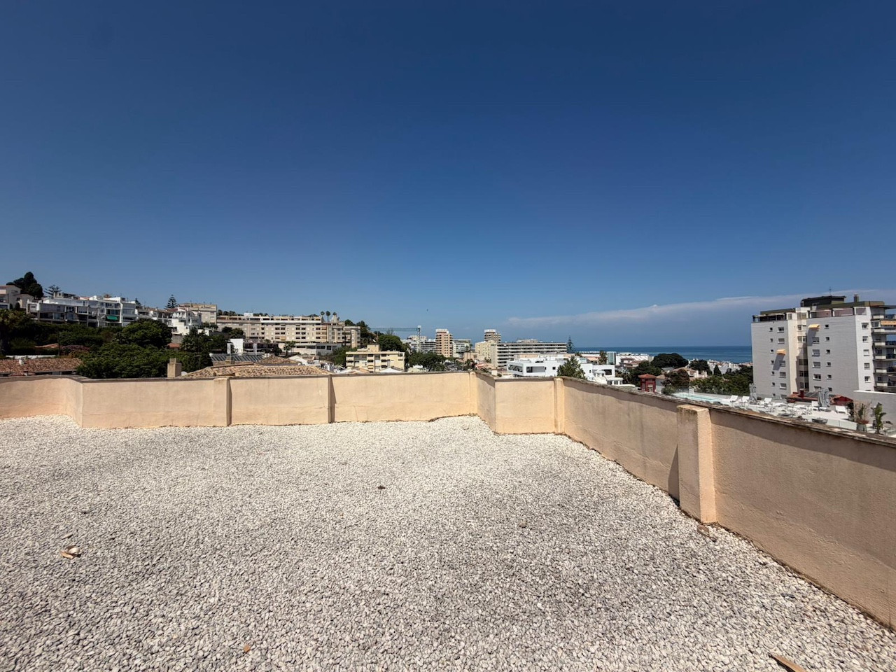2-Bed Sea View Apartment with Tourist License in La Carihuela — La Carihuela