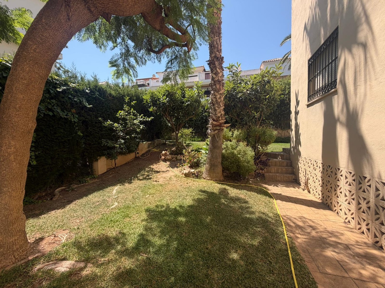 2-Bed Sea View Apartment with Tourist License in La Carihuela — La Carihuela