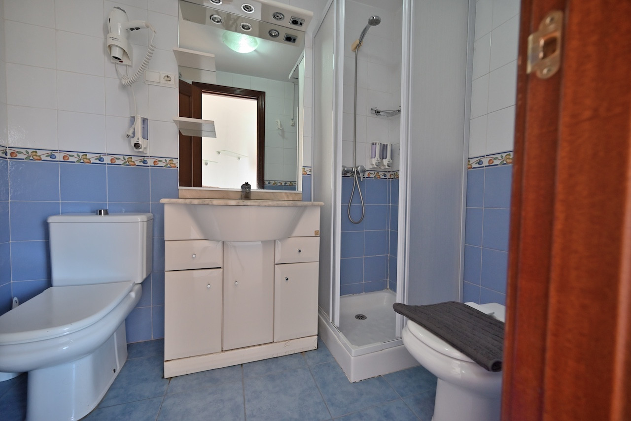 2-Bed Sea View Apartment with Tourist License in La Carihuela — La Carihuela
