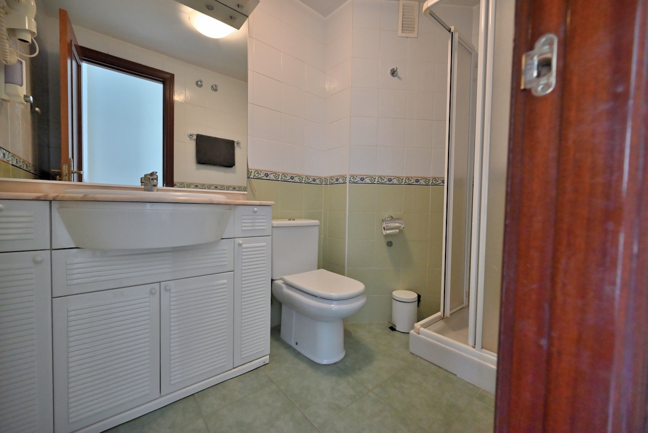 2-Bed Sea View Apartment with Tourist License in La Carihuela — La Carihuela