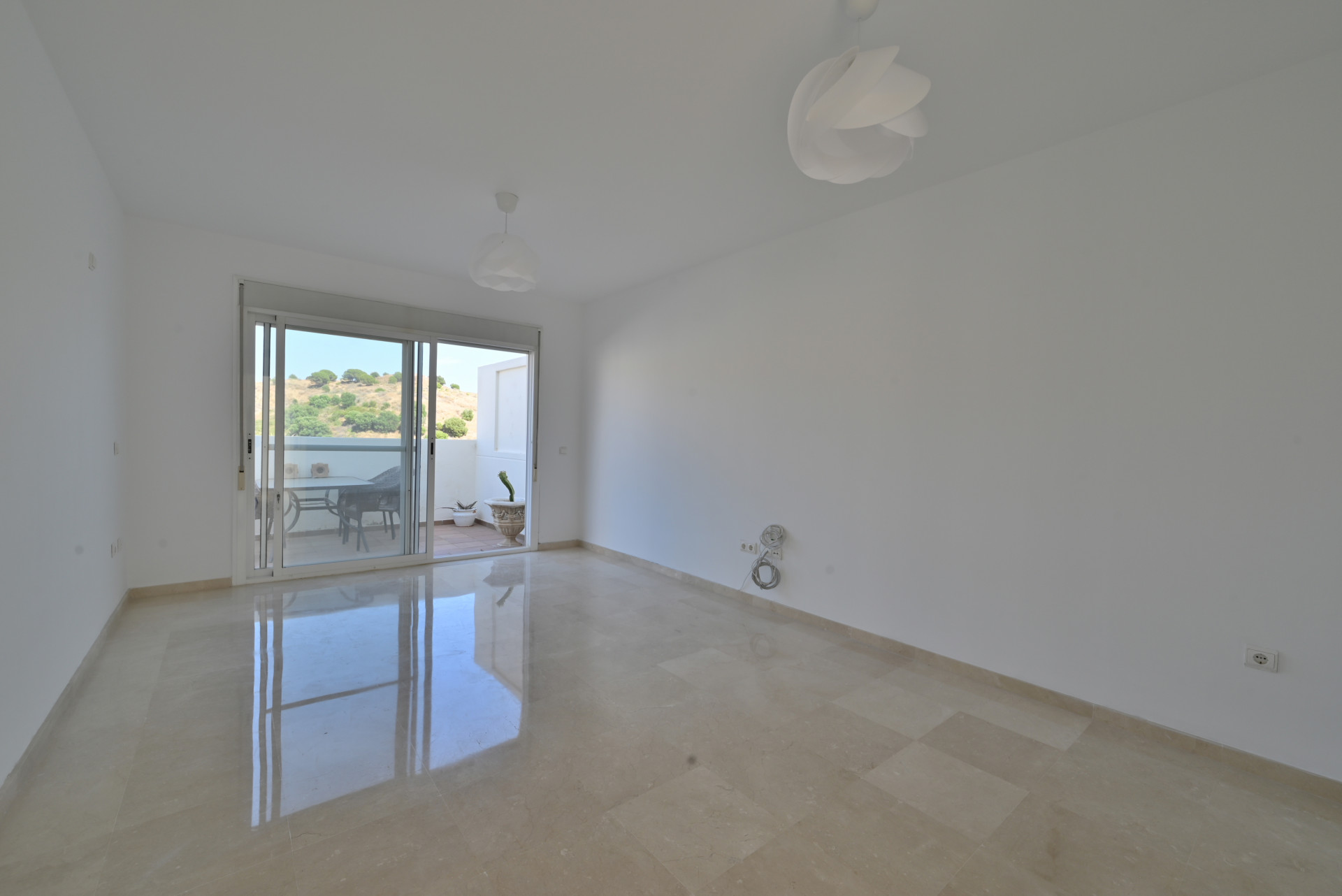Sea-View Penthouse with Huge Terraces & Solarium, Calahonda — Calahonda
