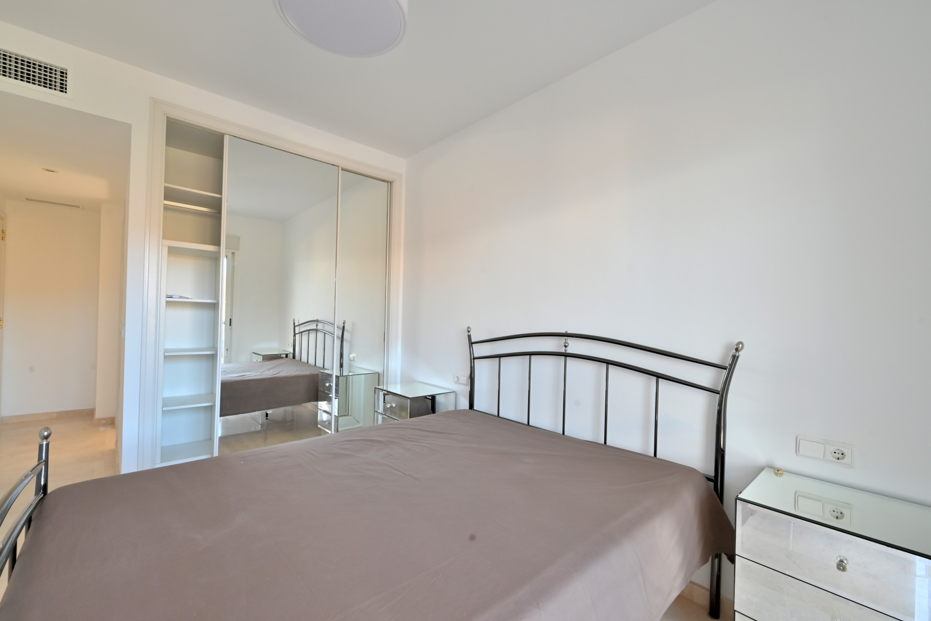 Sea-View Penthouse with Huge Terraces & Solarium, Calahonda — Calahonda