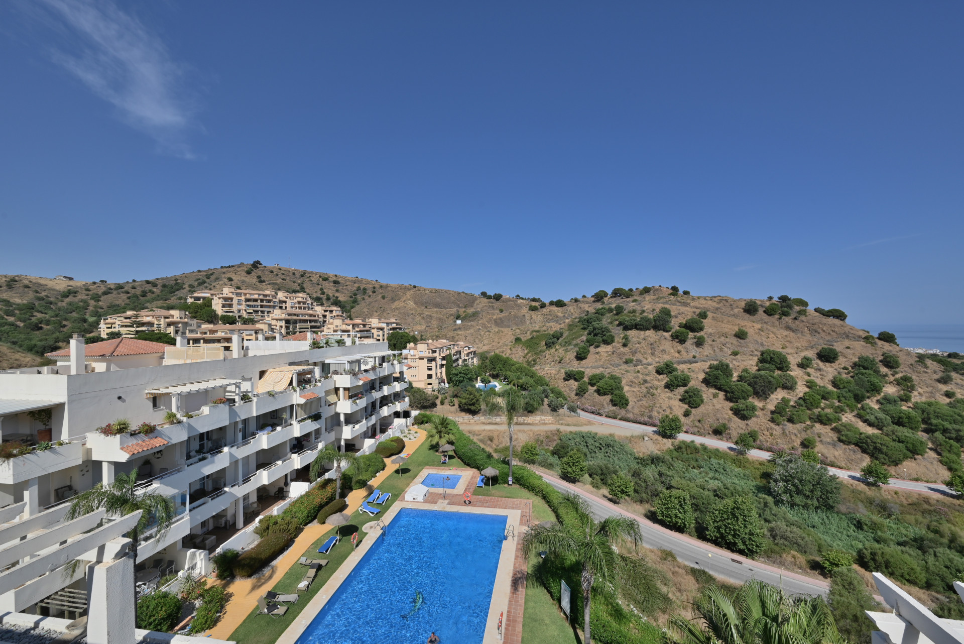 Sea-View Penthouse with Huge Terraces & Solarium, Calahonda — Calahonda