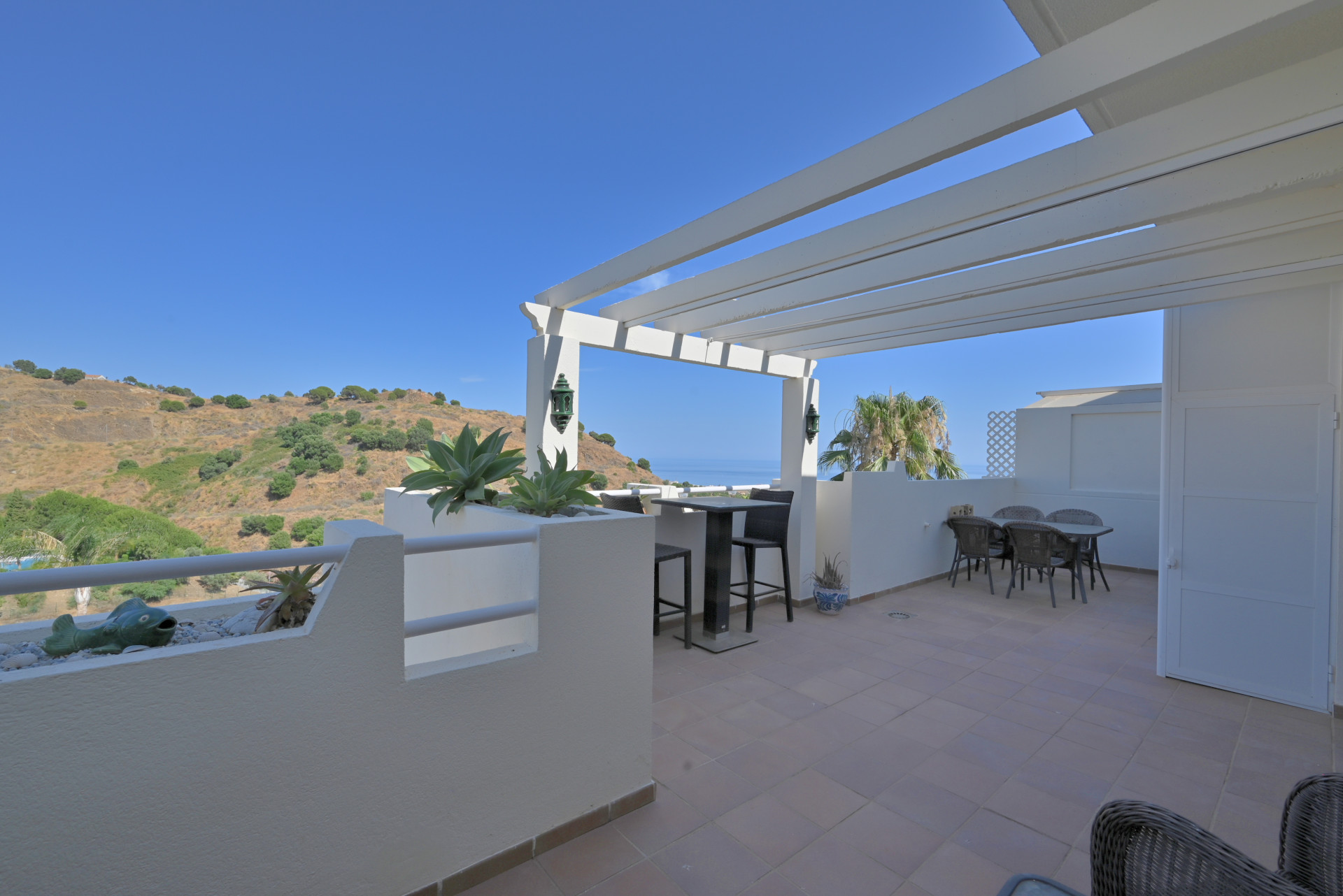 Sea-View Penthouse with Huge Terraces & Solarium, Calahonda — Calahonda
