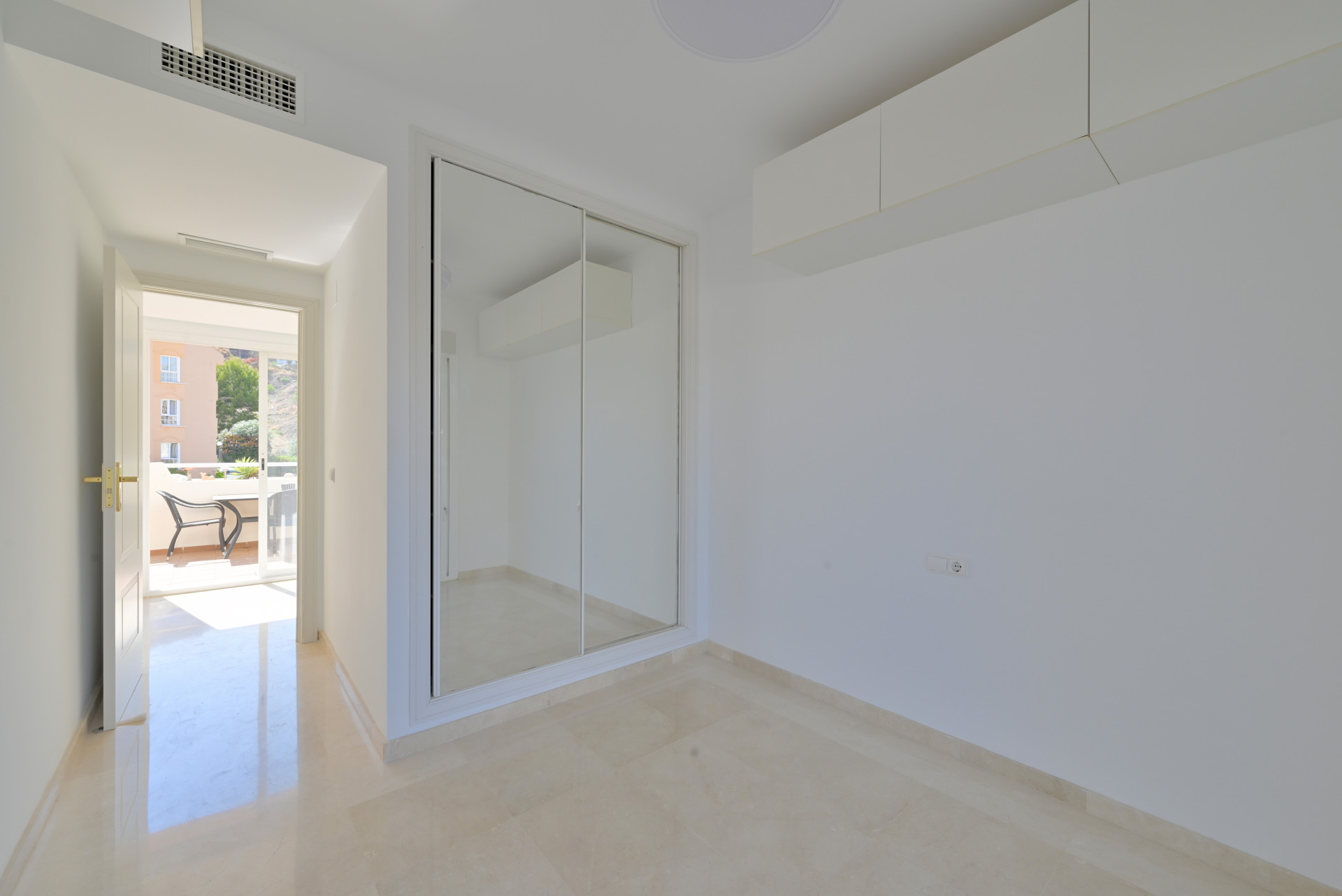 Sea-View Penthouse with Huge Terraces & Solarium, Calahonda — Calahonda