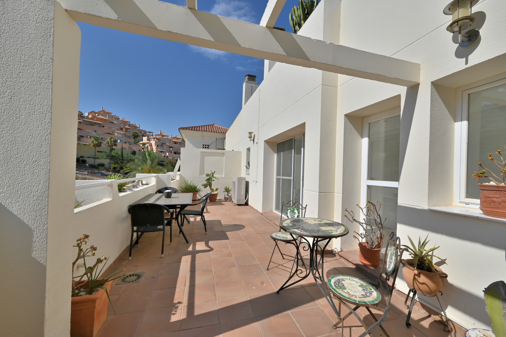 Sea-View Penthouse with Huge Terraces & Solarium, Calahonda — Calahonda