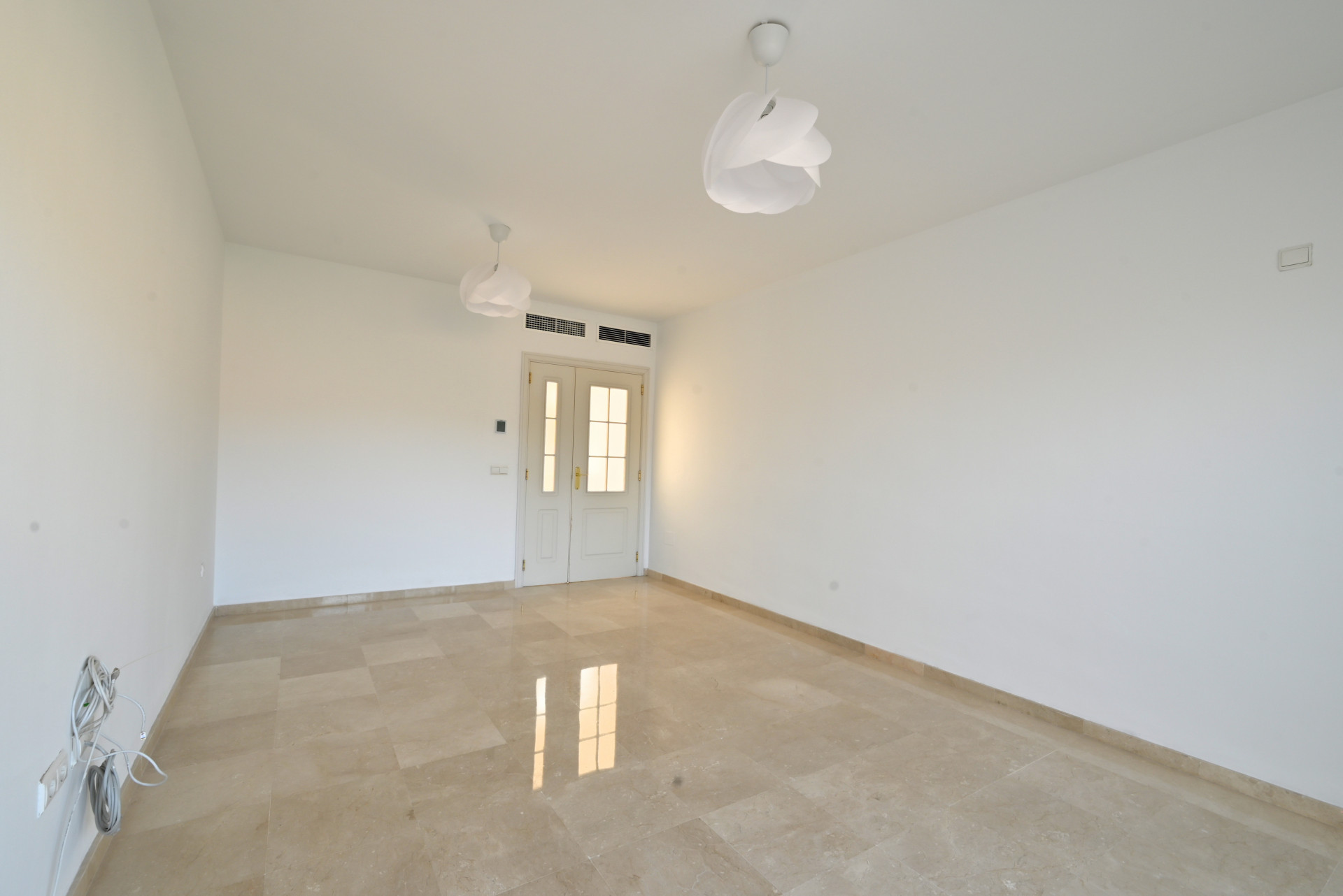 Sea-View Penthouse with Huge Terraces & Solarium, Calahonda — Calahonda