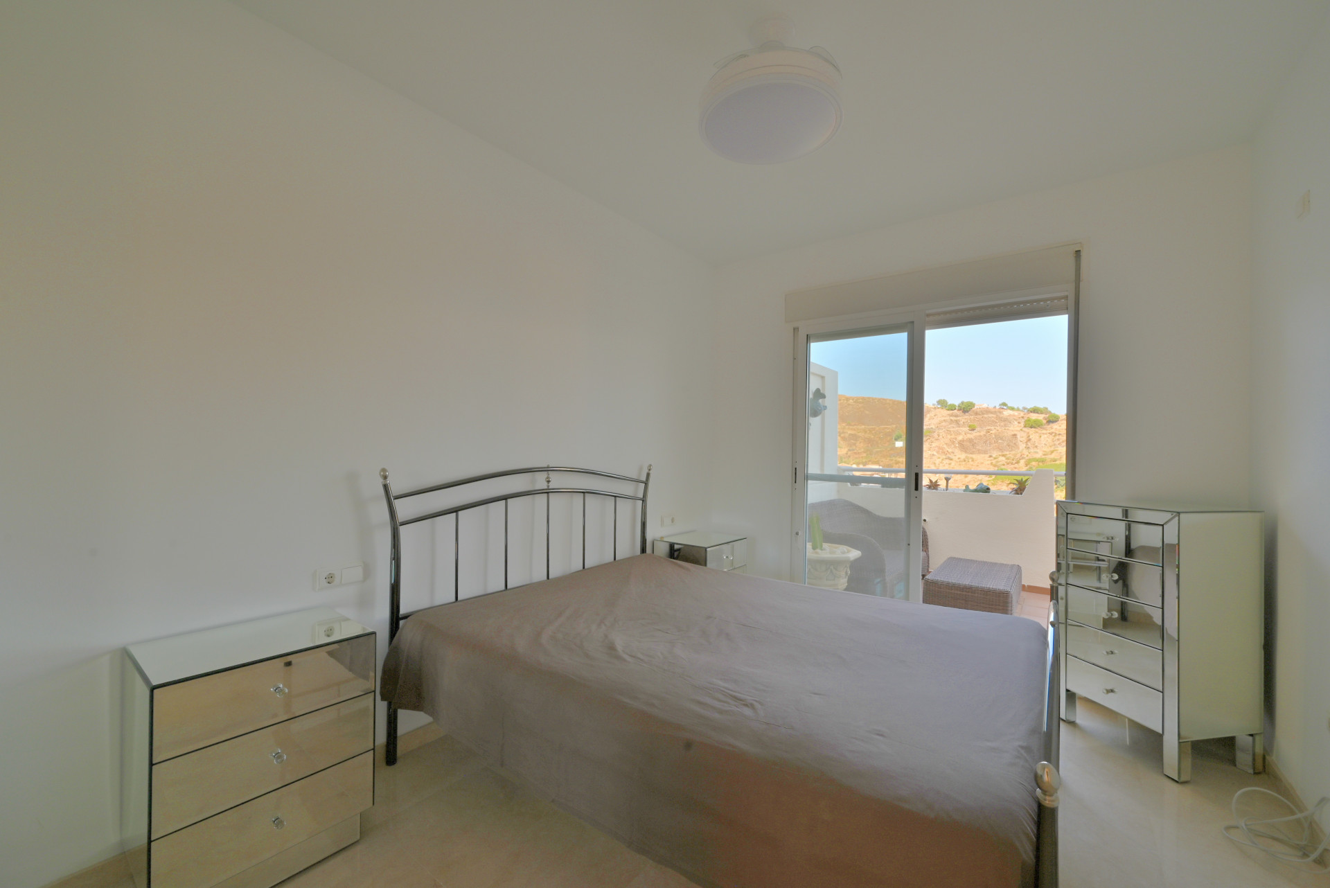 Sea-View Penthouse with Huge Terraces & Solarium, Calahonda — Calahonda