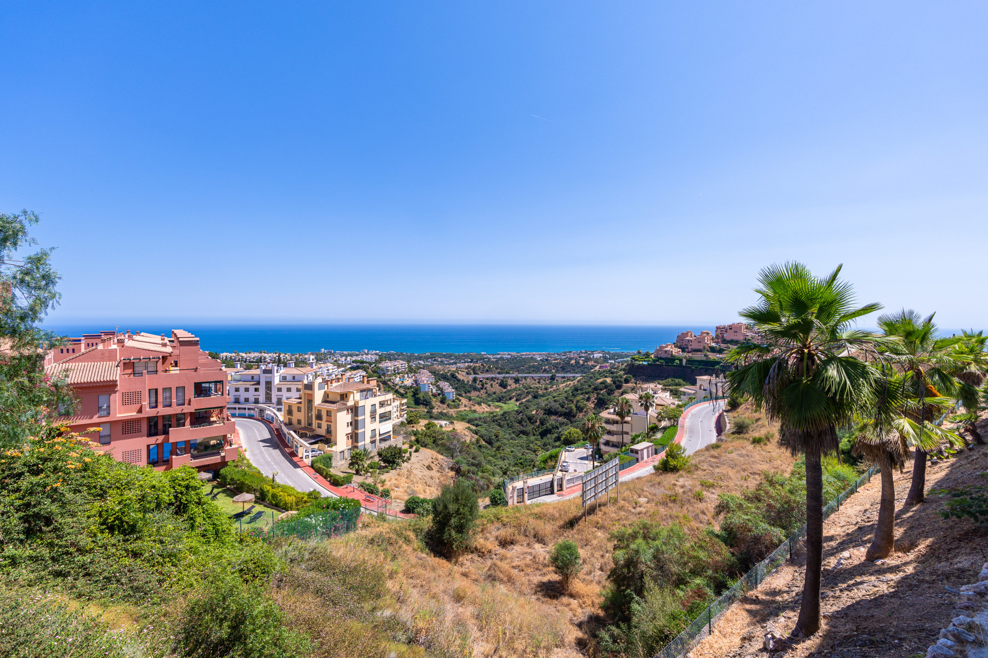 Elevated Ground Floor Apartment with Sea Views, Calahonda — Calahonda