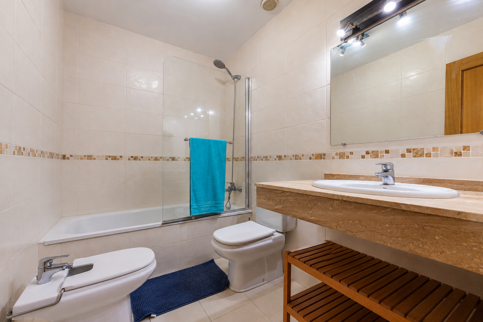 Elevated Ground Floor 2-Bed Apartment with Sea Views, Calahonda — Calahonda