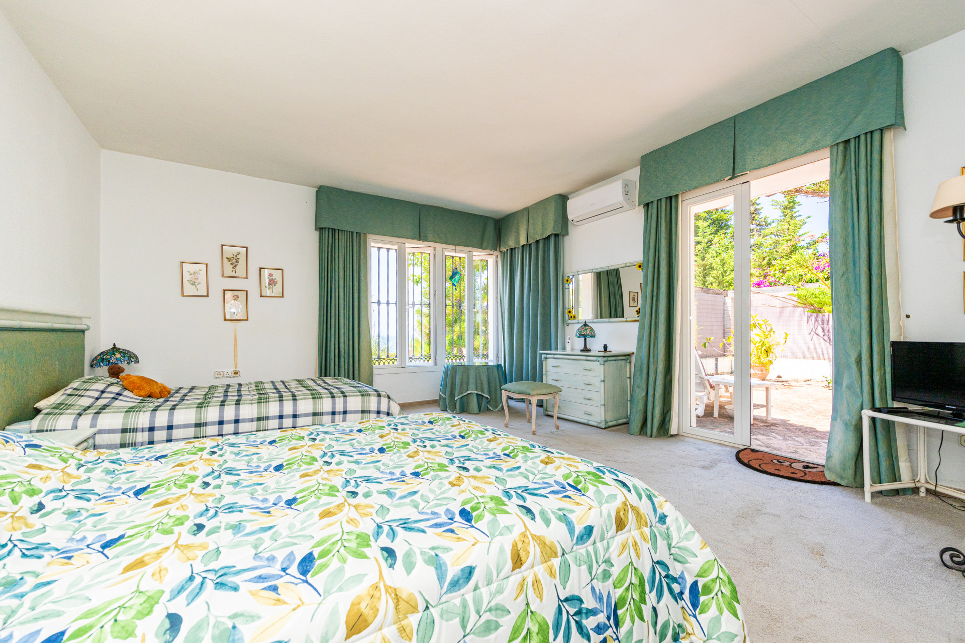 Cortijo-Style Villa with Sea Views on 3,000m² Plot, El Chaparral — El Chaparral