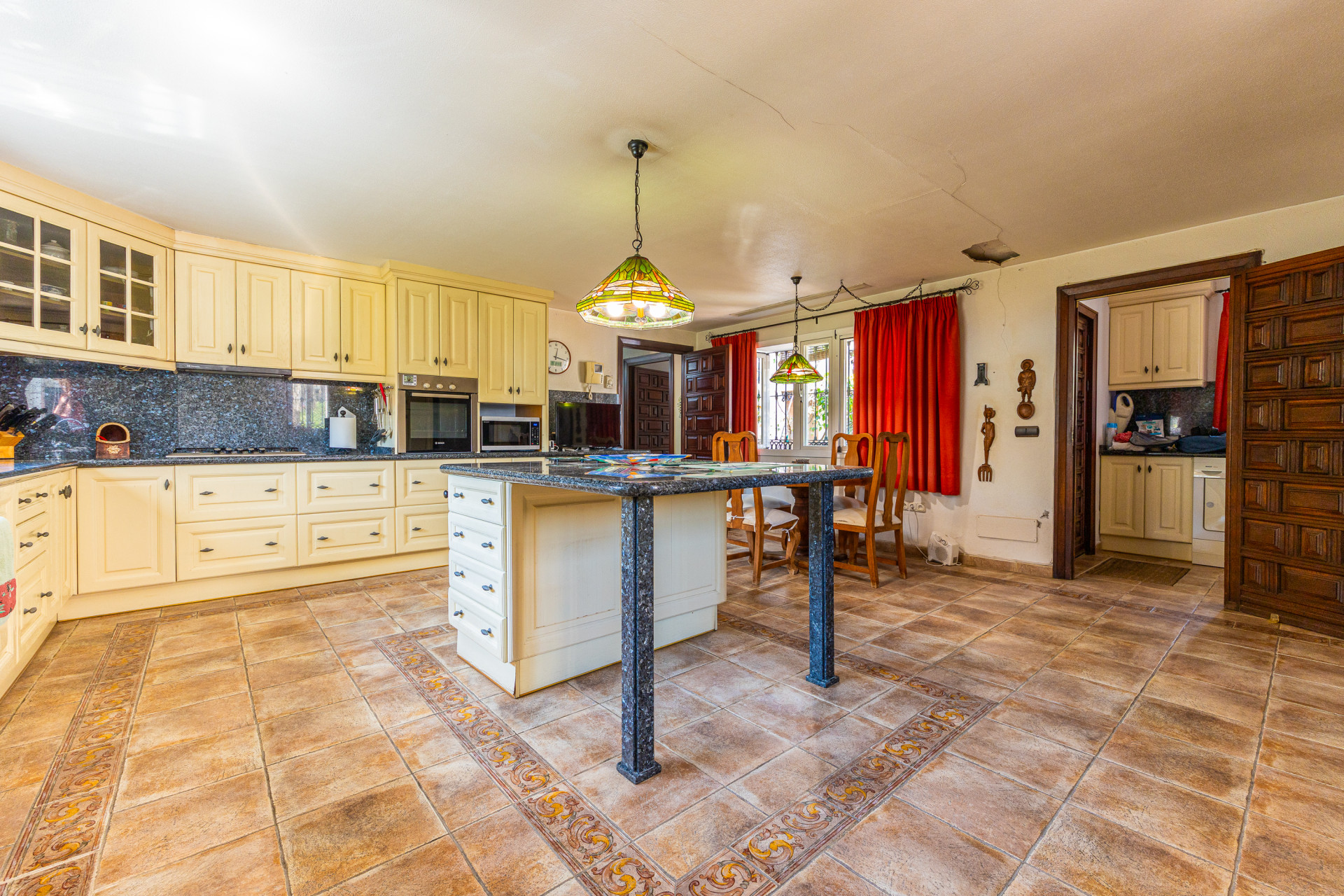 Cortijo-Style Villa with Sea Views on 3,000m² Plot, El Chaparral — El Chaparral
