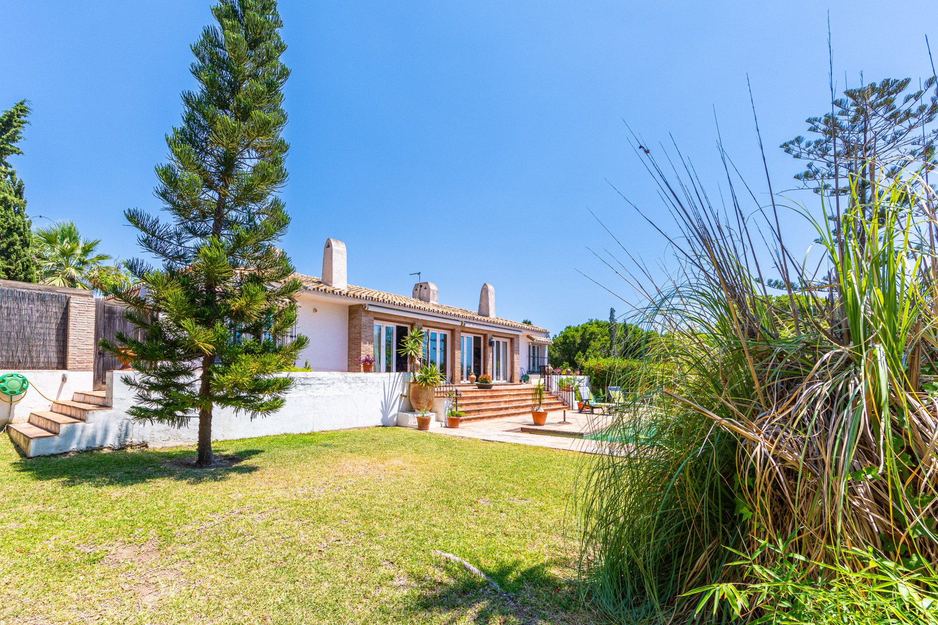 Cortijo-Style Villa with Sea Views on 3,000m² Plot, El Chaparral — El Chaparral