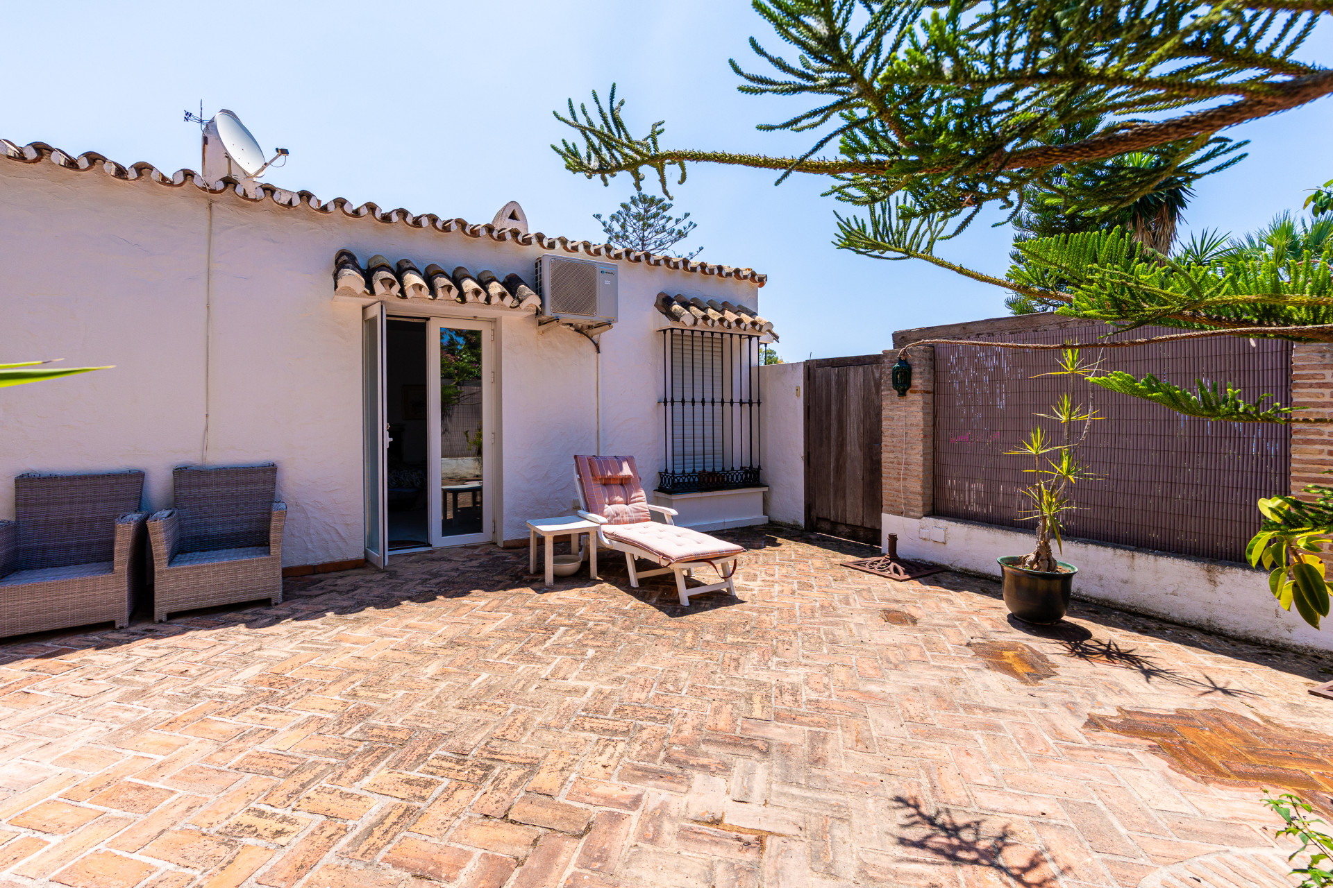 Cortijo-Style Villa with Sea Views on 3,000m² Plot, El Chaparral — El Chaparral