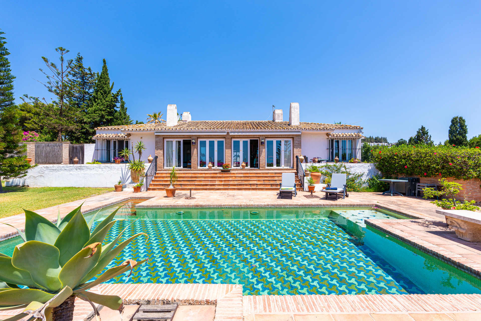 Cortijo-Style Villa with Sea Views on 3,000m² Plot, El Chaparral — El Chaparral