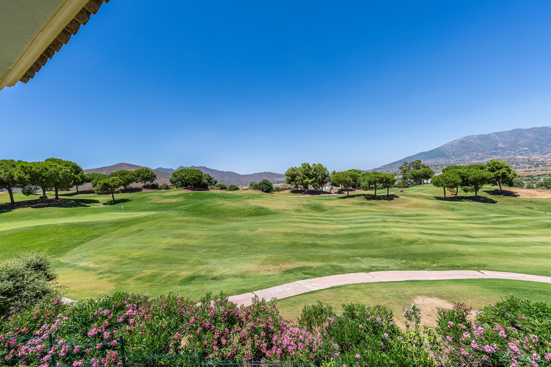 Elegant 4-Bed Golf-Front Villa in La Cala Golf Resort, Malaga — La Cala Golf Resort