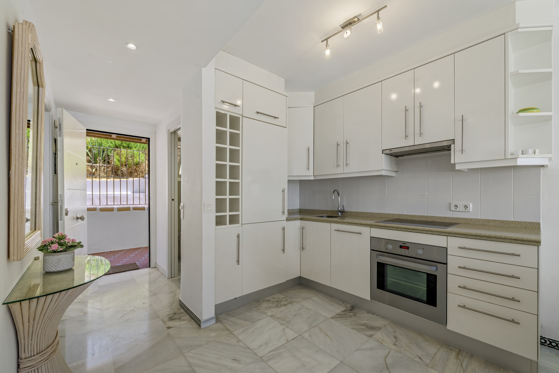 Beachfront Penthouse with Rooftop Terrace in Calahonda — Calahonda