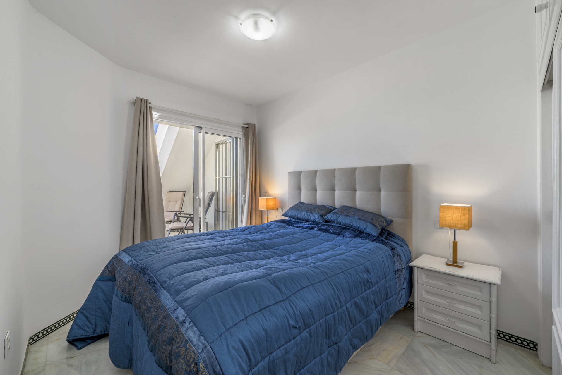 Beachfront Penthouse with Rooftop Terrace in Calahonda — Calahonda