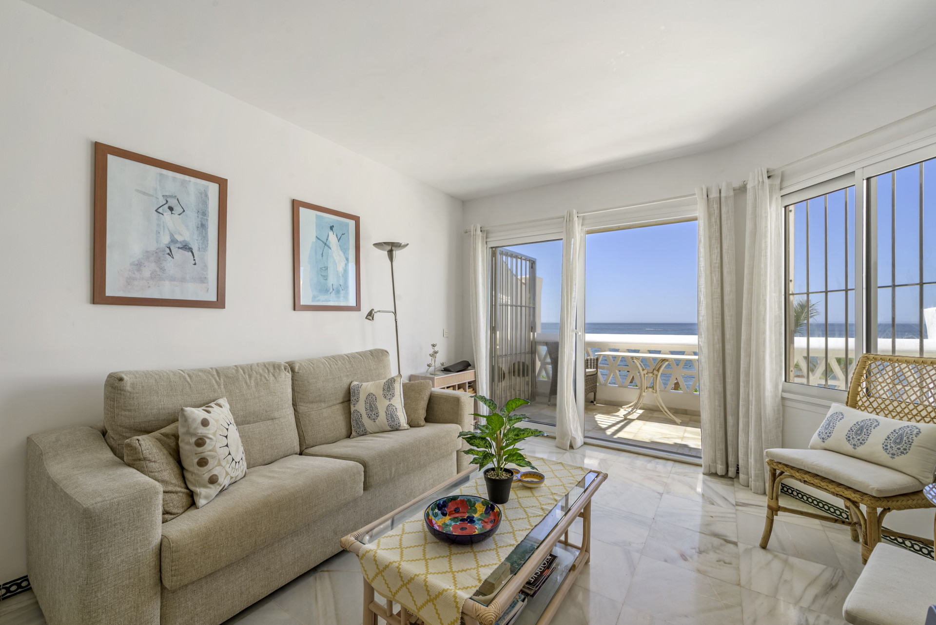 Beachfront Penthouse with Rooftop Terrace in Calahonda — Calahonda